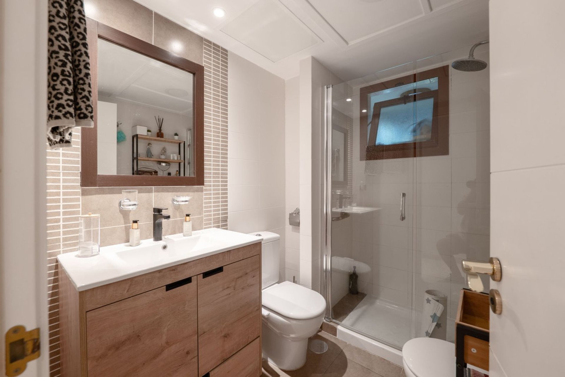 Resale - Apartment - Middle Floor Apartment - Benahavís - Benahavís Centro