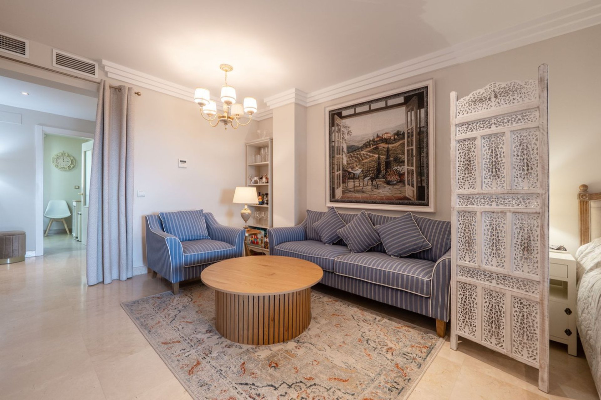 Resale - Apartment - Middle Floor Apartment - Benahavís - Benahavís Centro