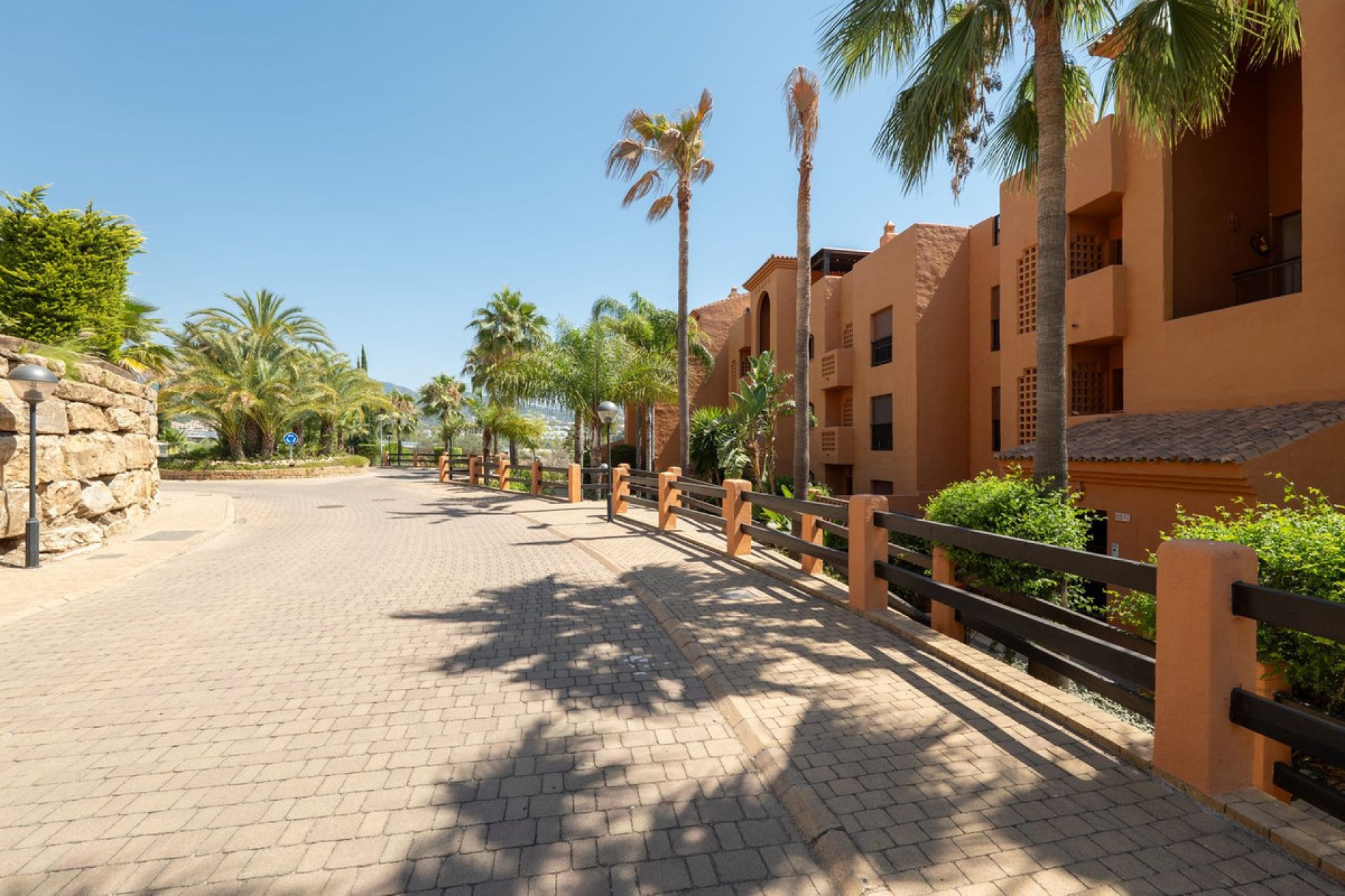 Resale - Apartment - Middle Floor Apartment - Benahavís - Benahavís Centro