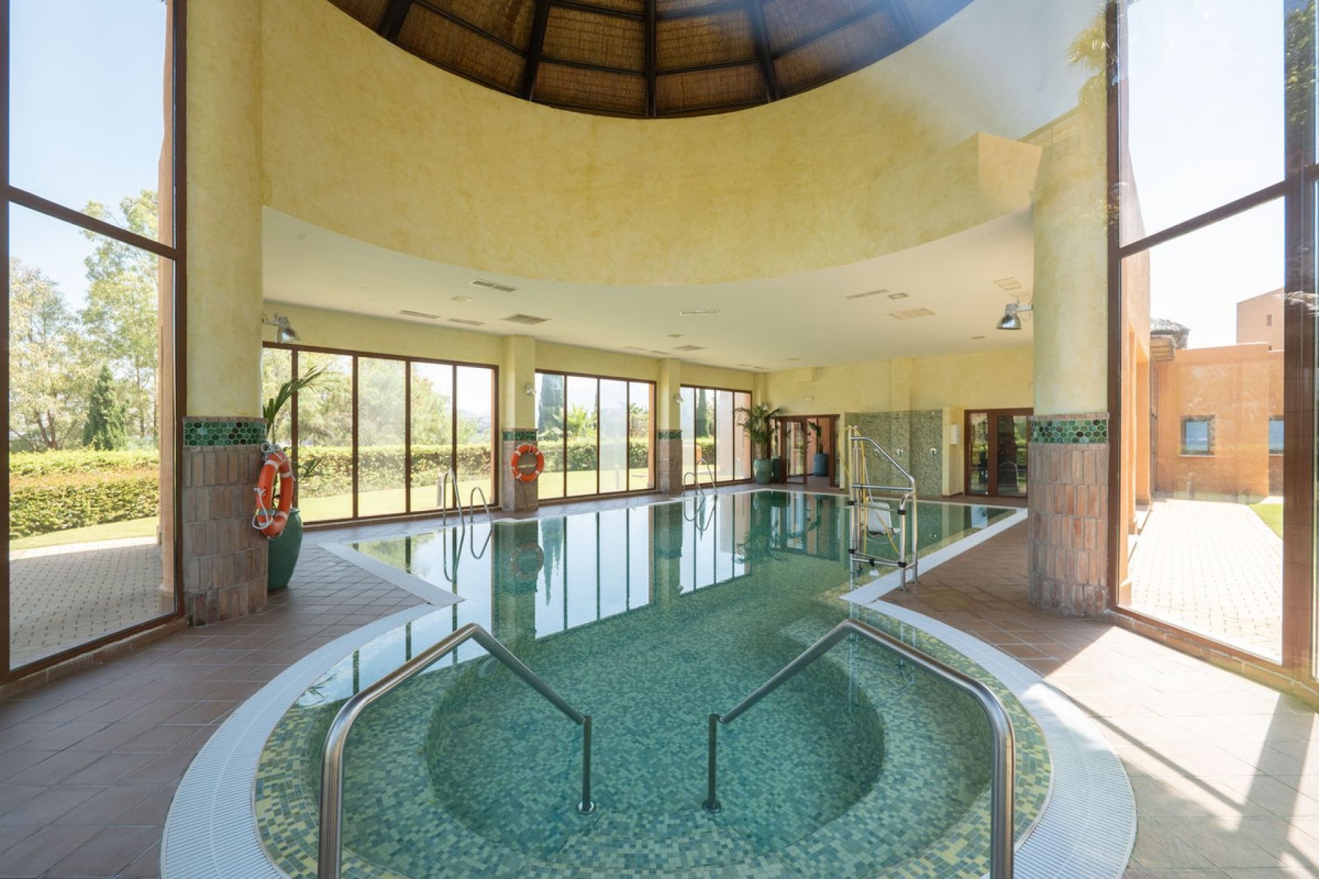 Resale - Apartment - Middle Floor Apartment - Benahavís - Benahavís Centro