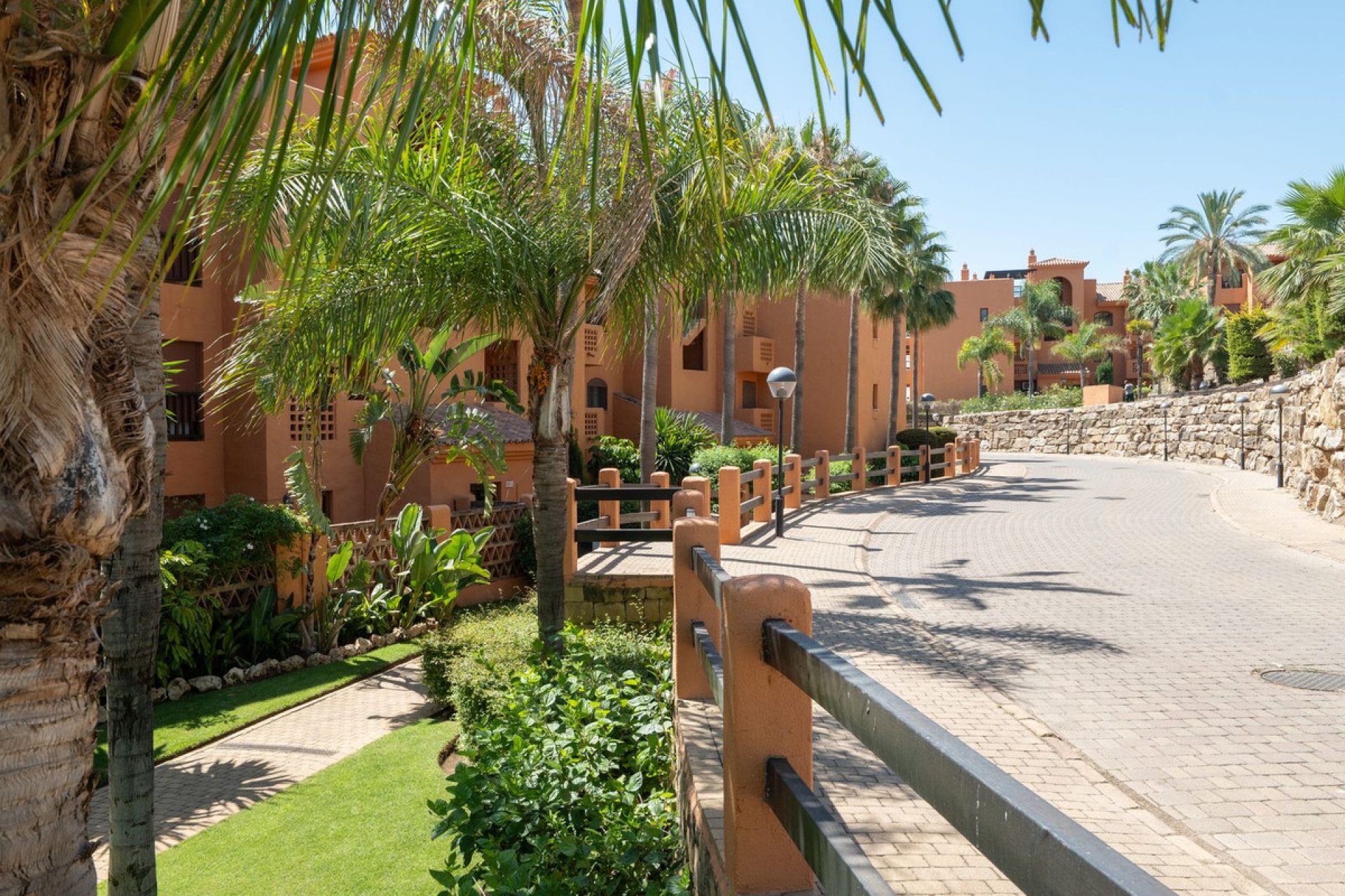 Resale - Apartment - Middle Floor Apartment - Benahavís - Benahavís Centro