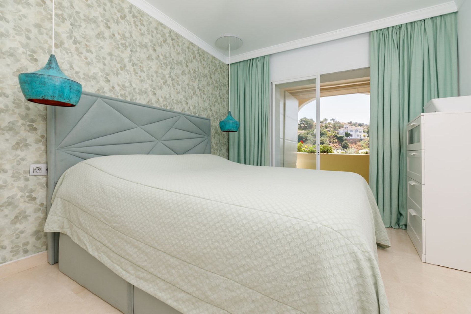 Resale - Apartment - Middle Floor Apartment - Benahavís - La Quinta