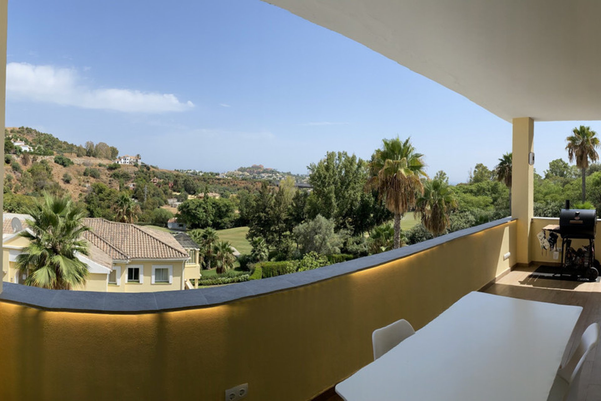 Resale - Apartment - Middle Floor Apartment - Benahavís - La Quinta