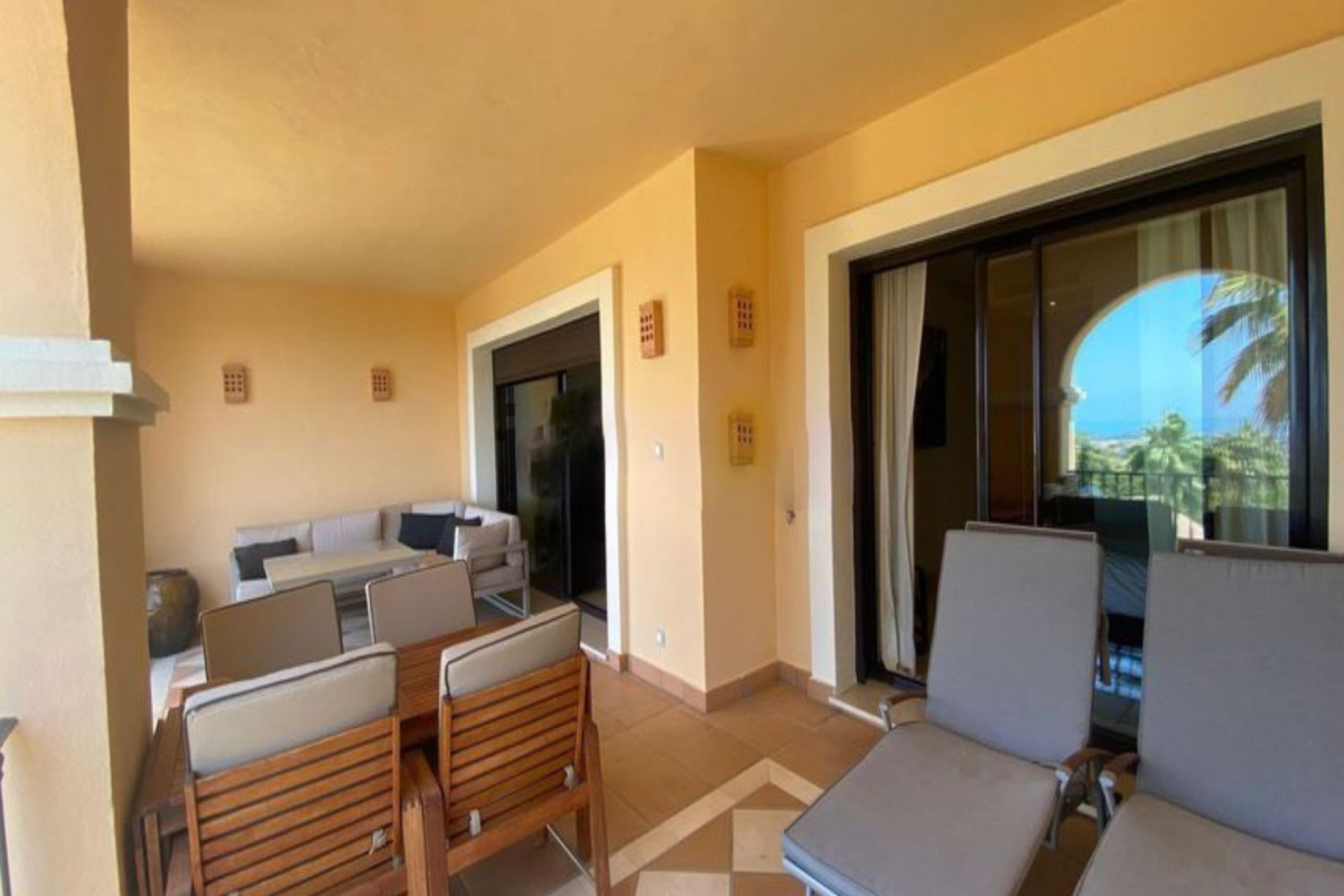 Resale - Apartment - Middle Floor Apartment - Benahavís - La Quinta