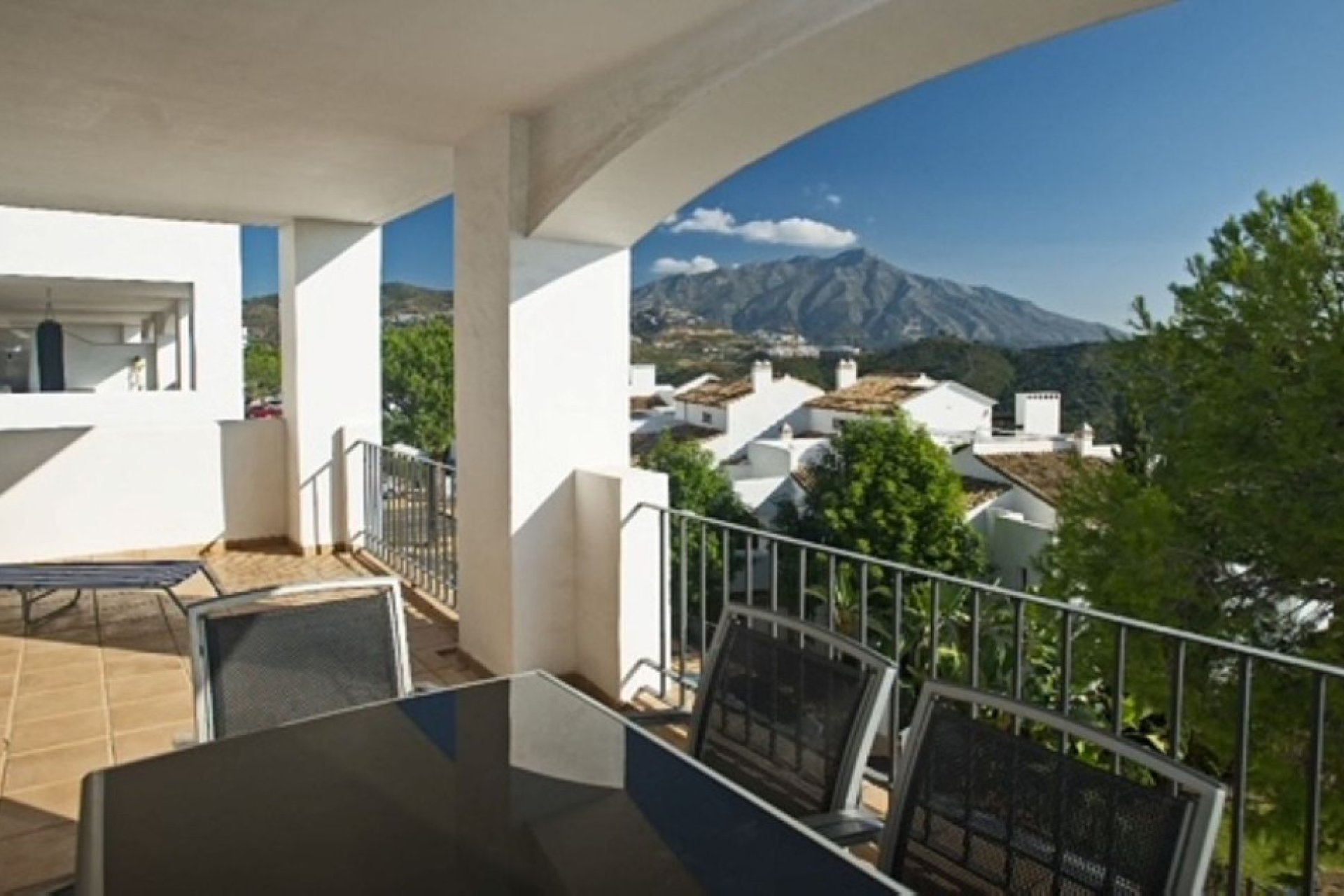 Resale - Apartment - Middle Floor Apartment - Benahavís - La Quinta