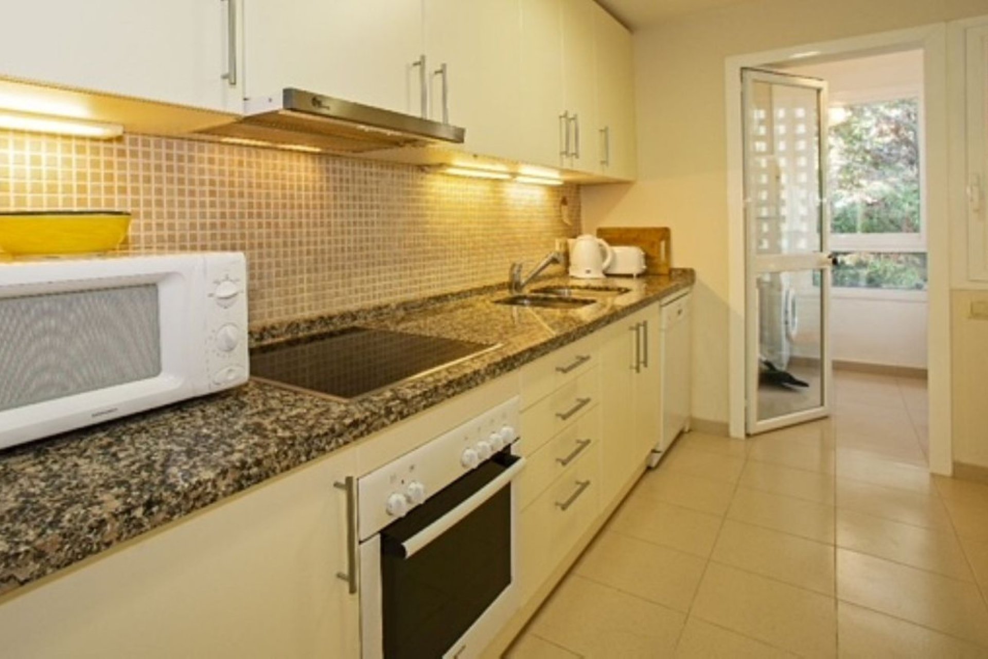 Resale - Apartment - Middle Floor Apartment - Benahavís - La Quinta