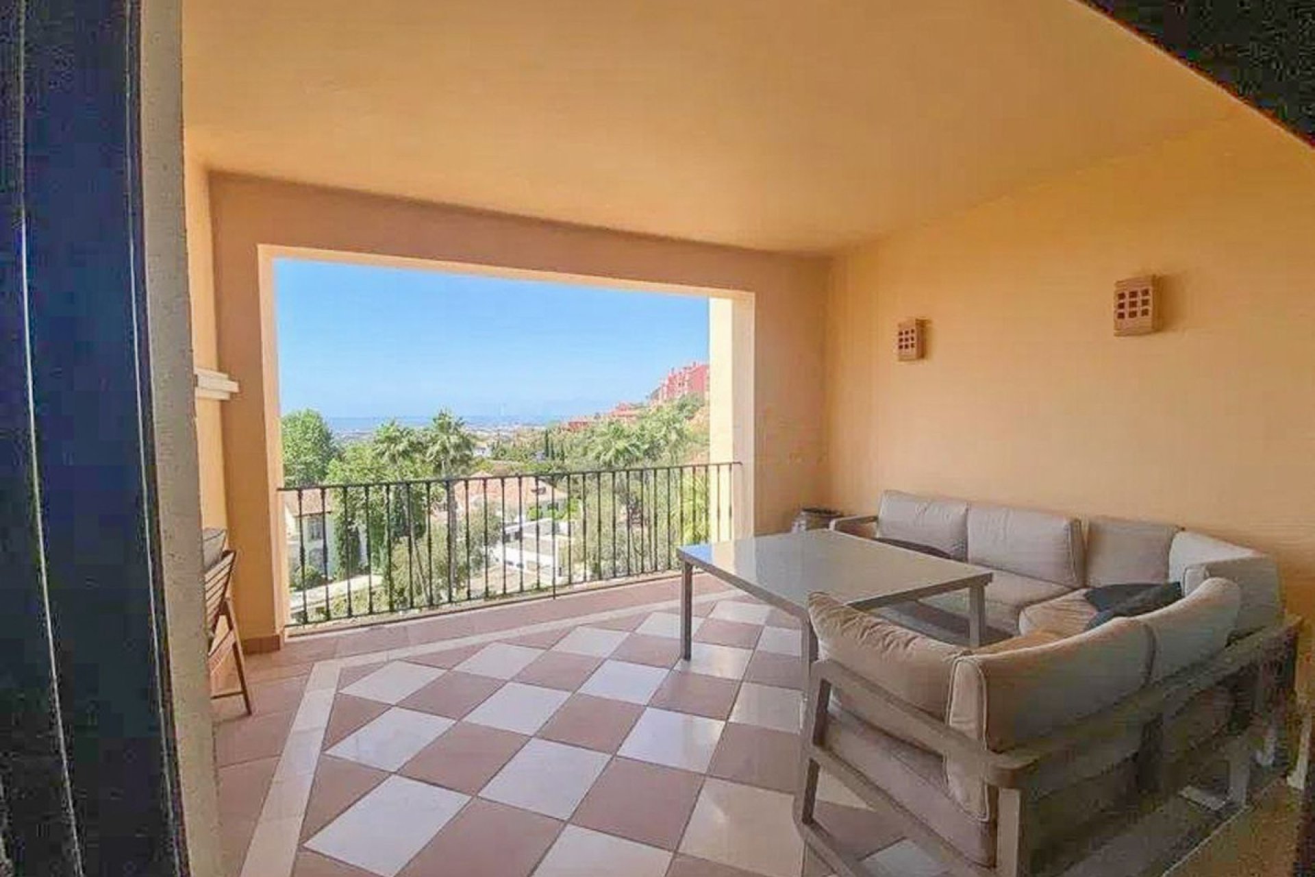 Resale - Apartment - Middle Floor Apartment - Benahavís - La Quinta