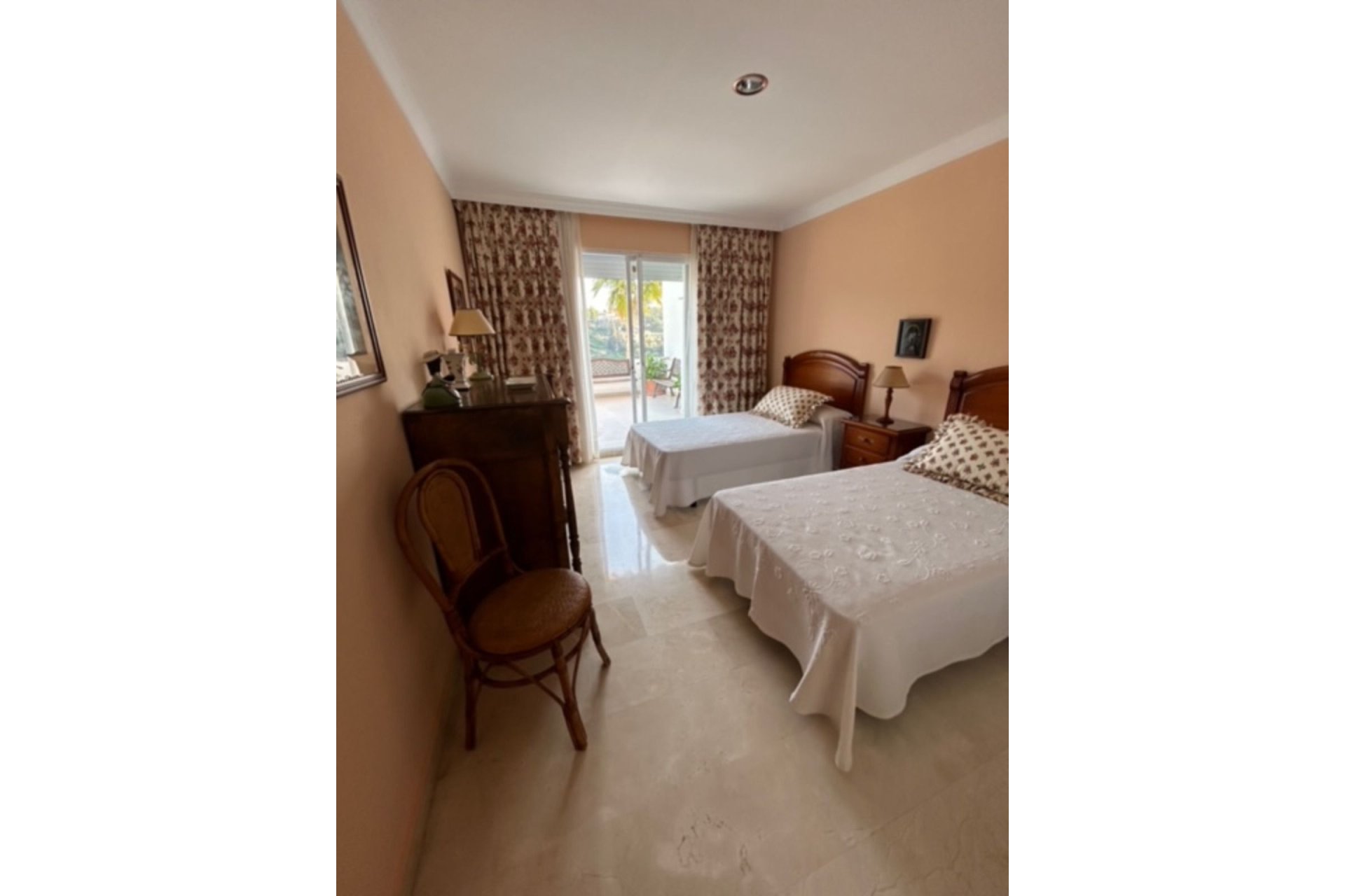 Resale - Apartment - Middle Floor Apartment - Benahavís - La Quinta