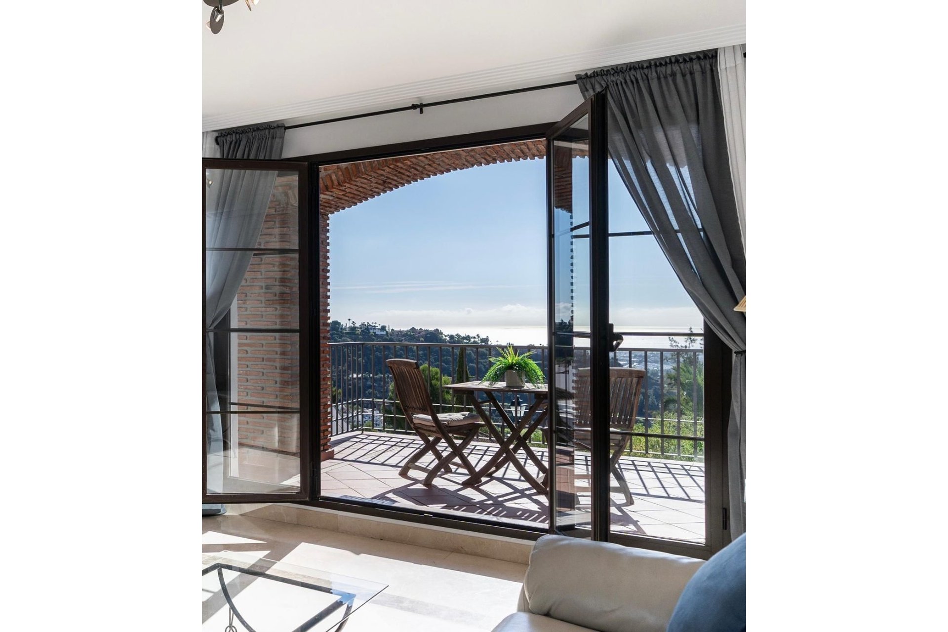 Resale - Apartment - Middle Floor Apartment - Benahavís - Los Arqueros