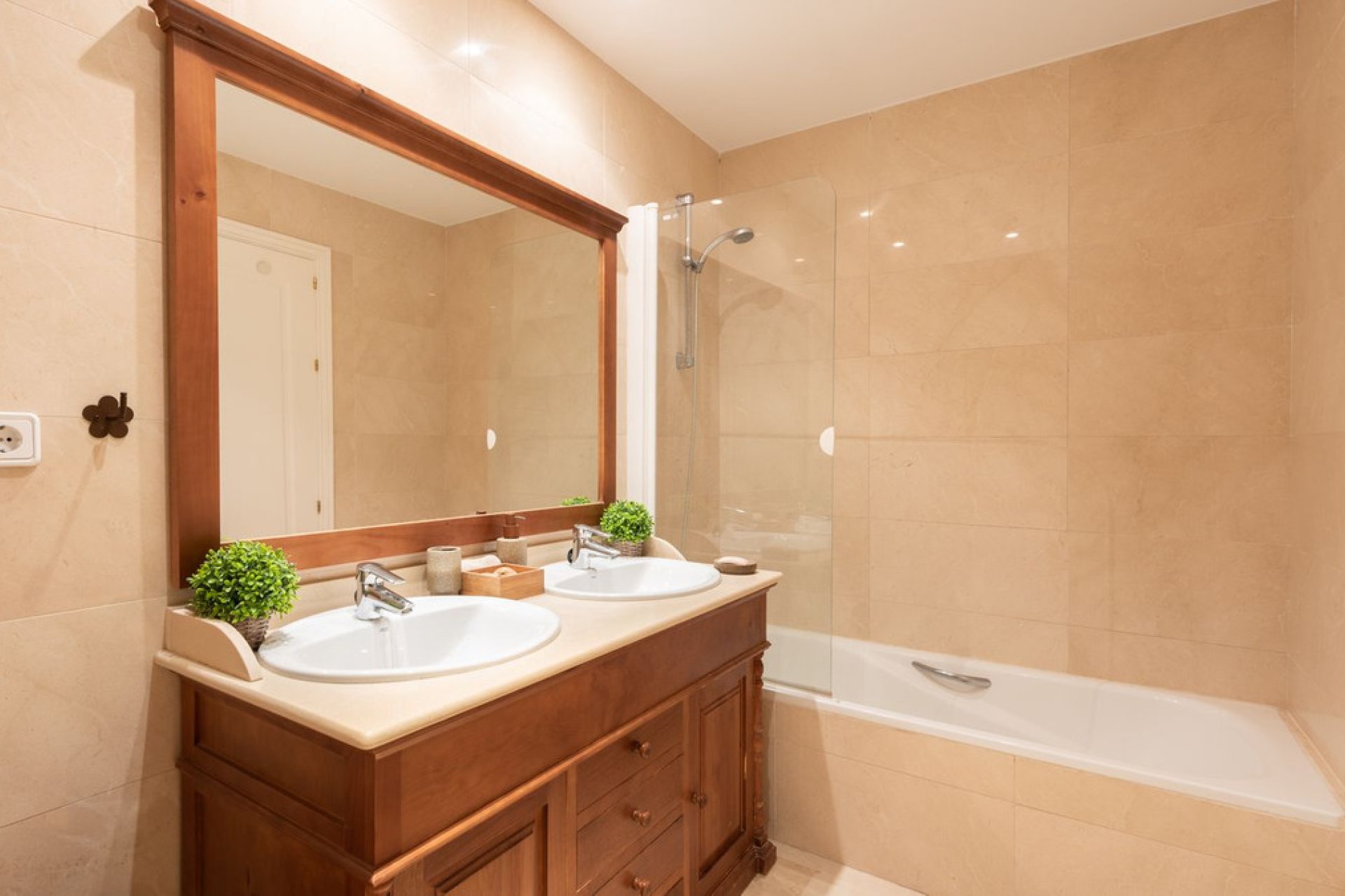 Resale - Apartment - Middle Floor Apartment - Benahavís - Los Arqueros