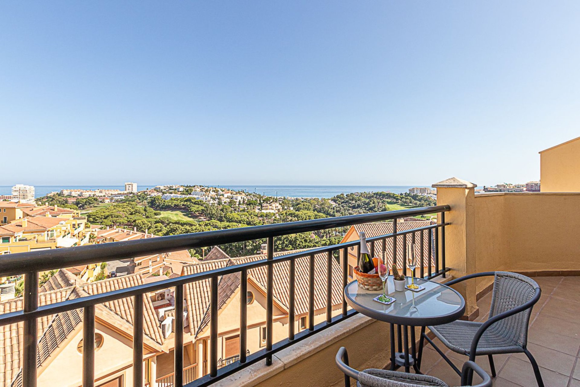 Resale - Apartment - Middle Floor Apartment - Benalmádena - Benalmadena Centro