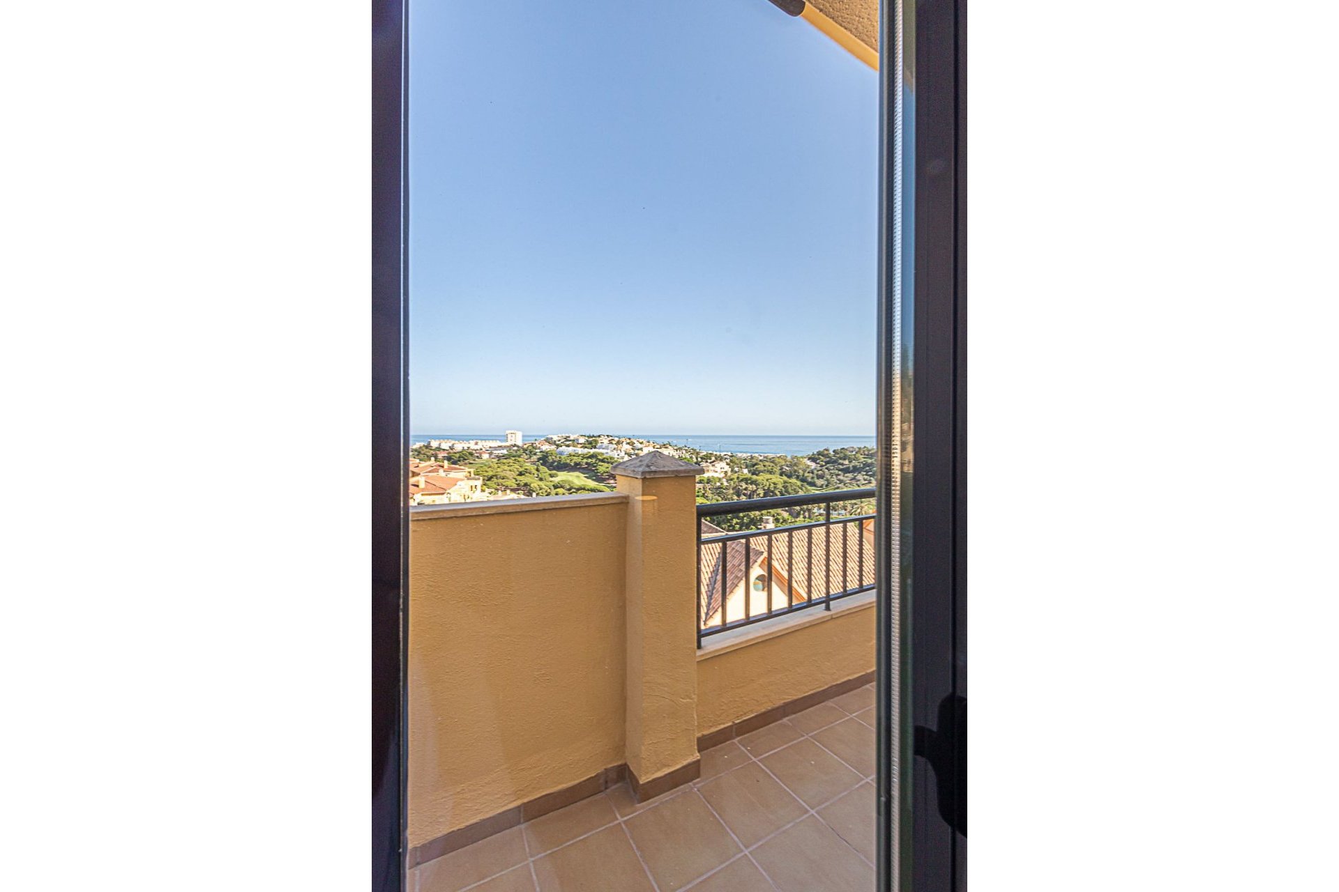 Resale - Apartment - Middle Floor Apartment - Benalmádena - Benalmadena Centro