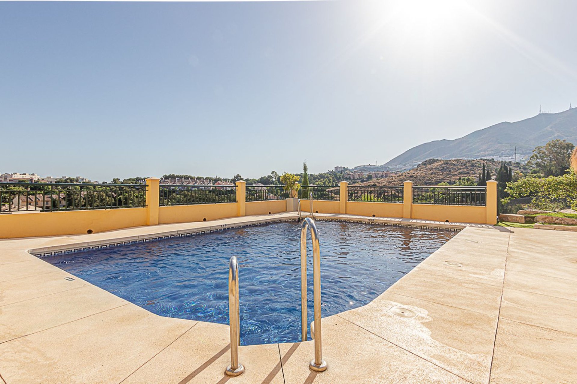 Resale - Apartment - Middle Floor Apartment - Benalmádena - Benalmadena Centro