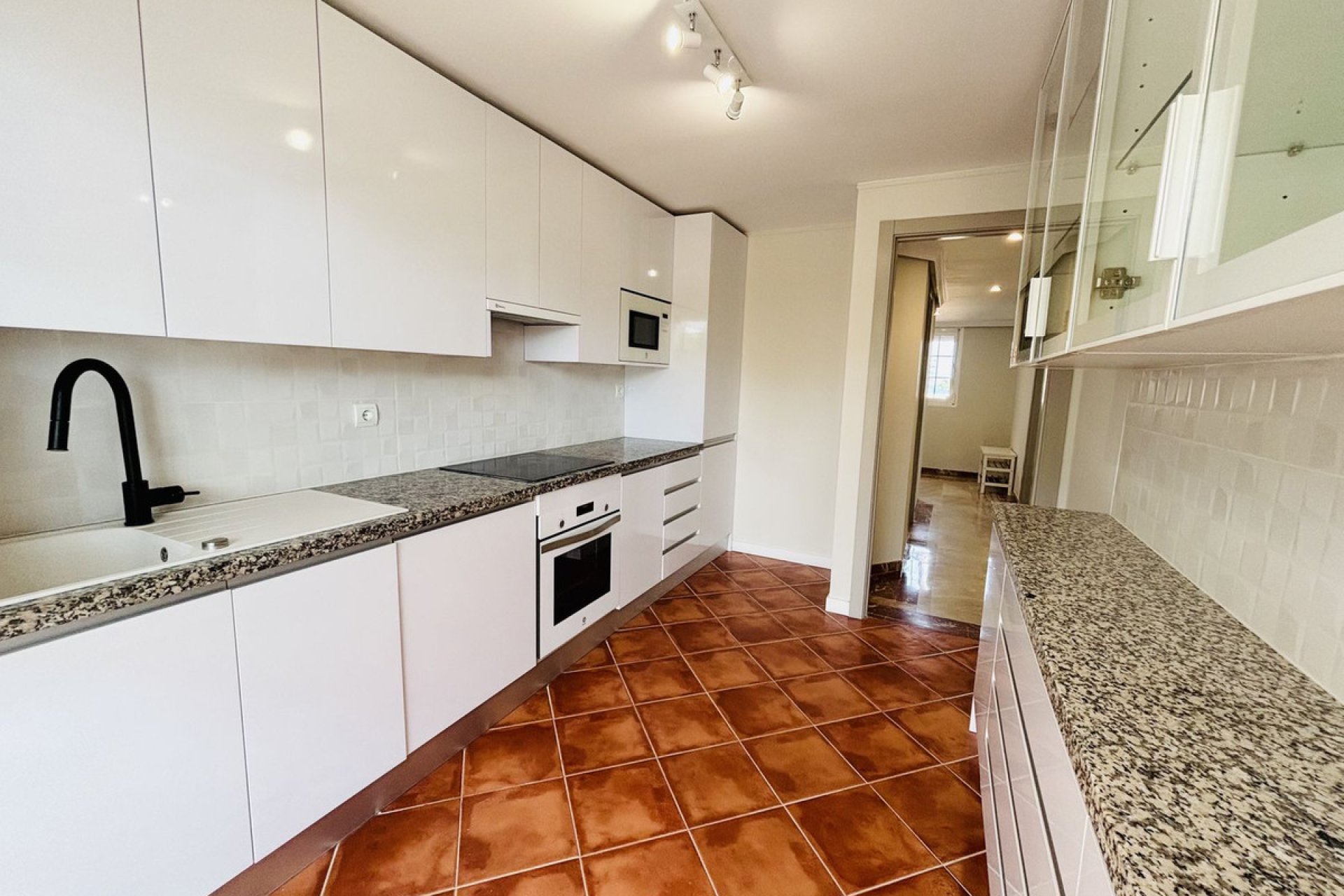 Resale - Apartment - Middle Floor Apartment - Benalmádena - Benalmadena Centro