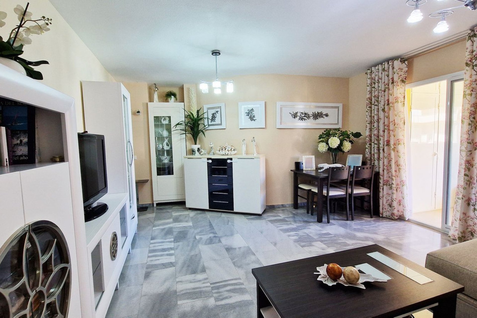 Resale - Apartment - Middle Floor Apartment - Benalmádena - Benalmadena Centro