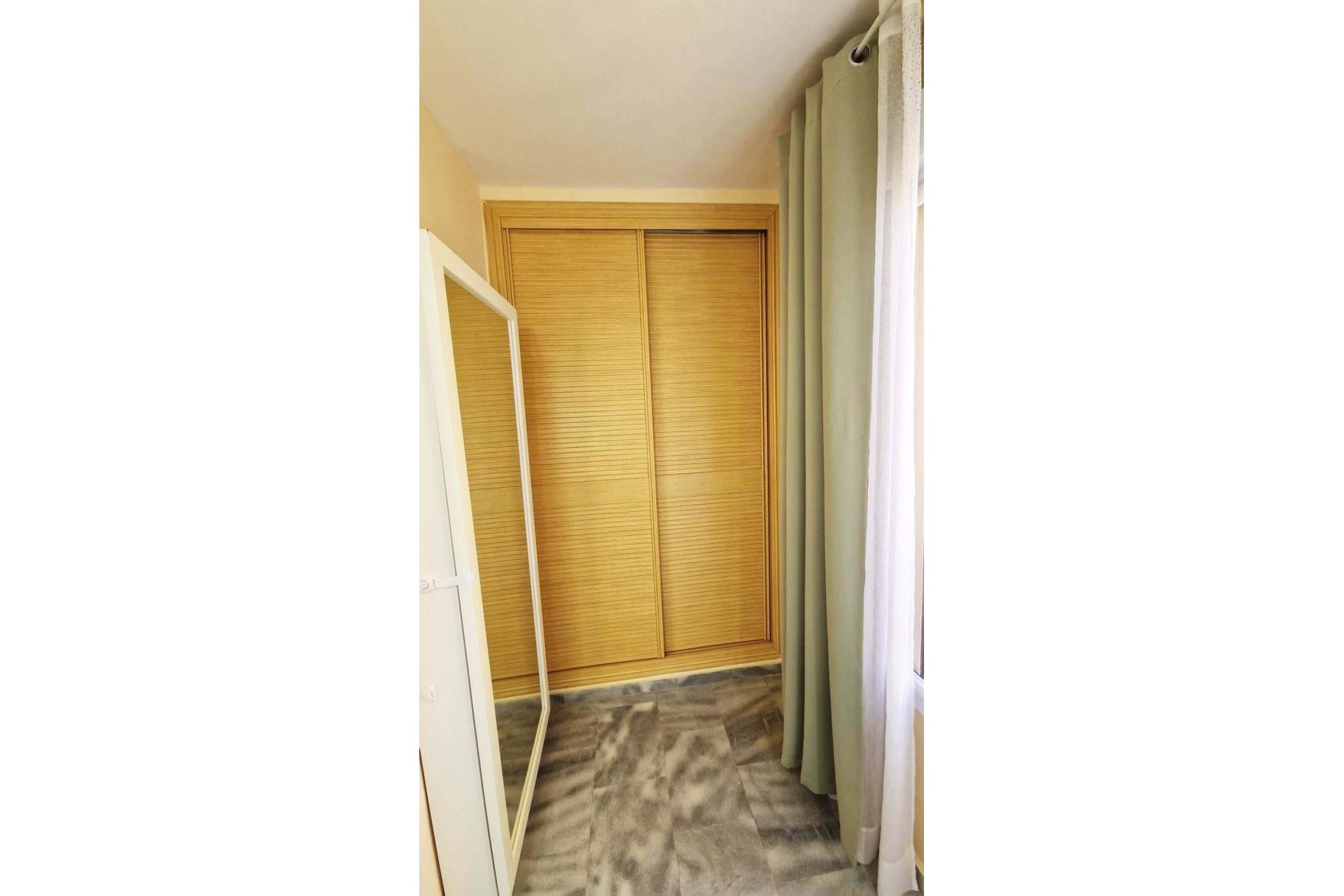 Resale - Apartment - Middle Floor Apartment - Benalmádena - Benalmadena Centro