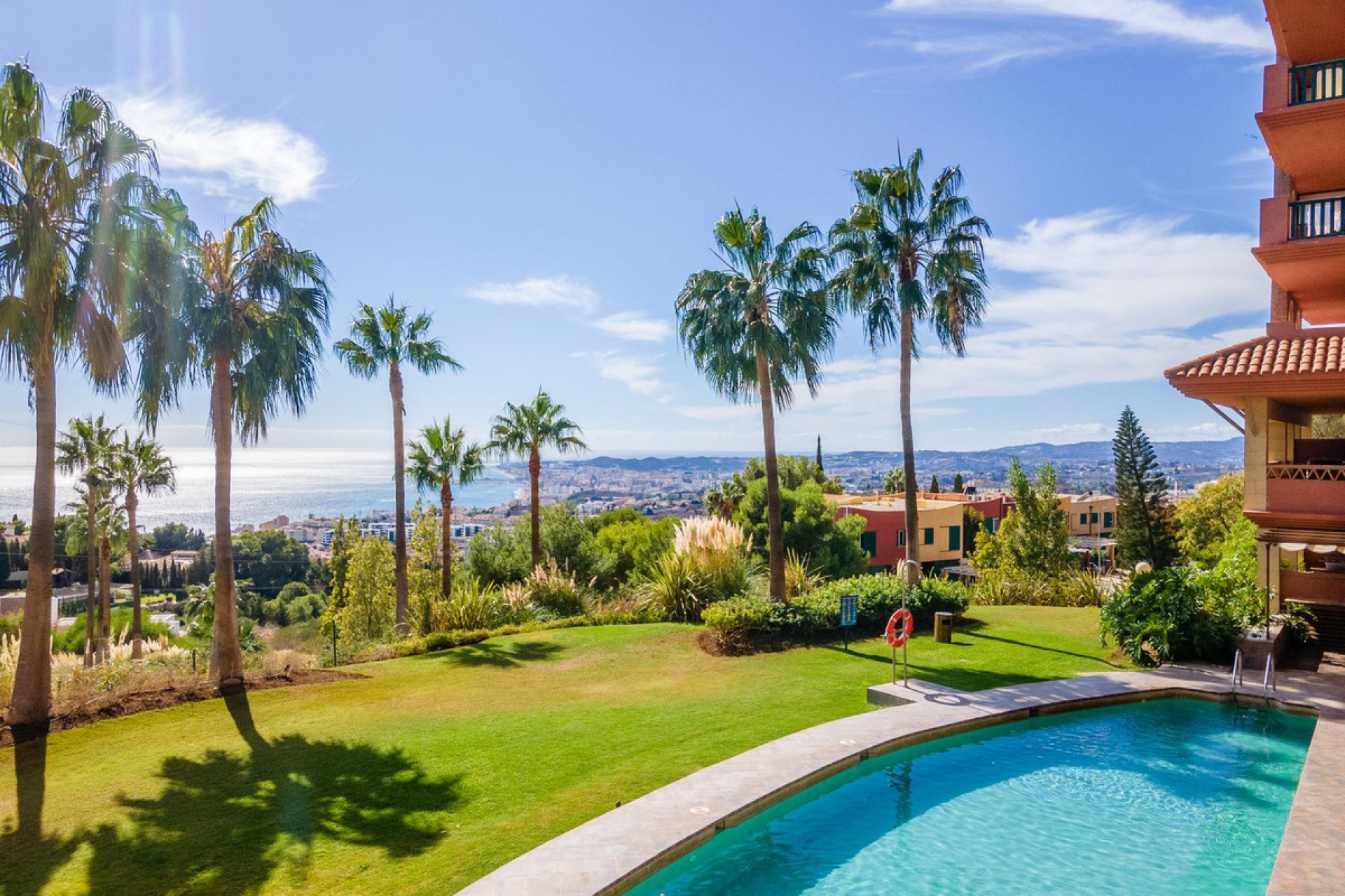 Resale - Apartment - Middle Floor Apartment - Benalmádena - Benalmadena Centro