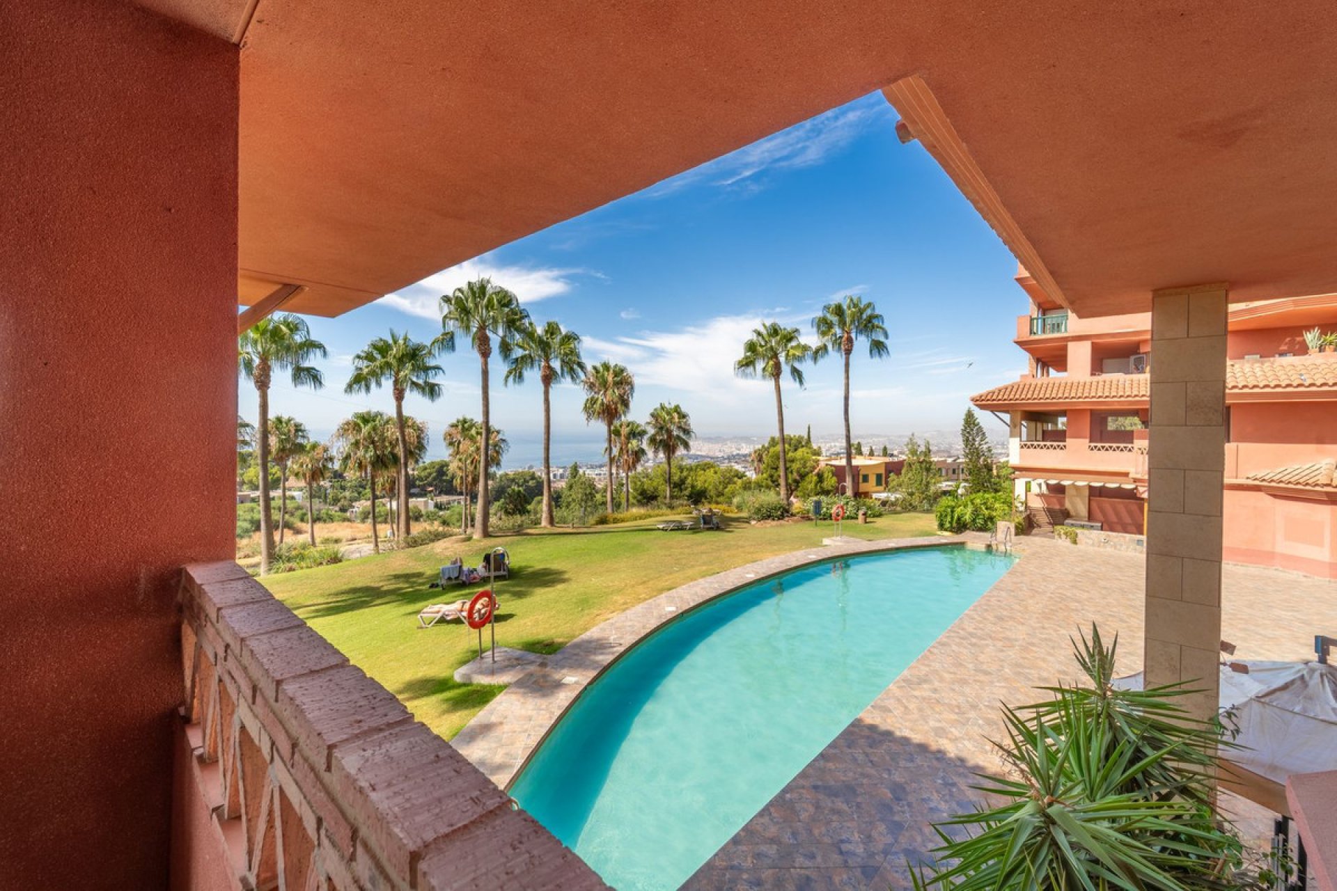 Resale - Apartment - Middle Floor Apartment - Benalmádena - Benalmadena Centro