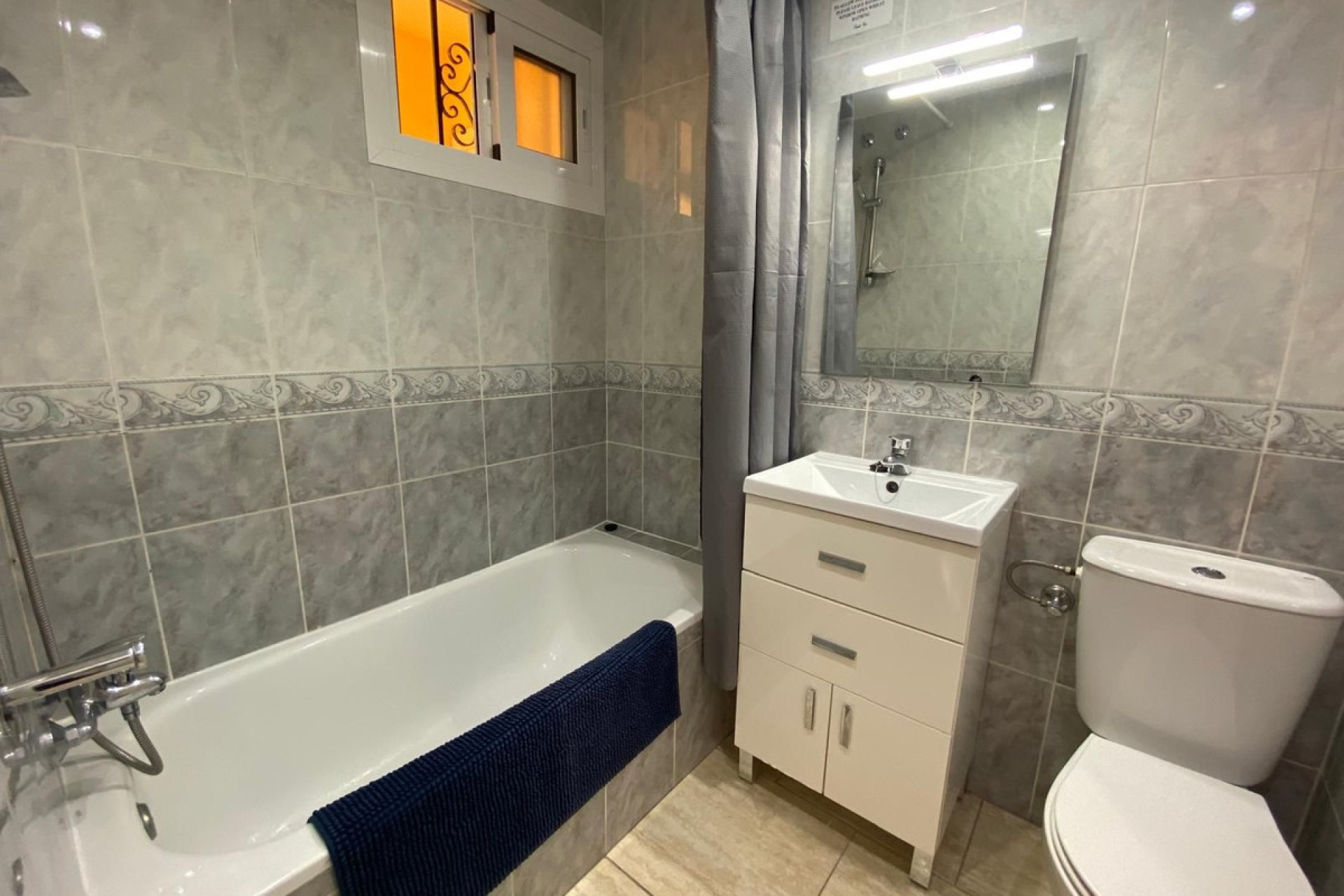 Resale - Apartment - Middle Floor Apartment - Benalmádena - Benalmadena Centro