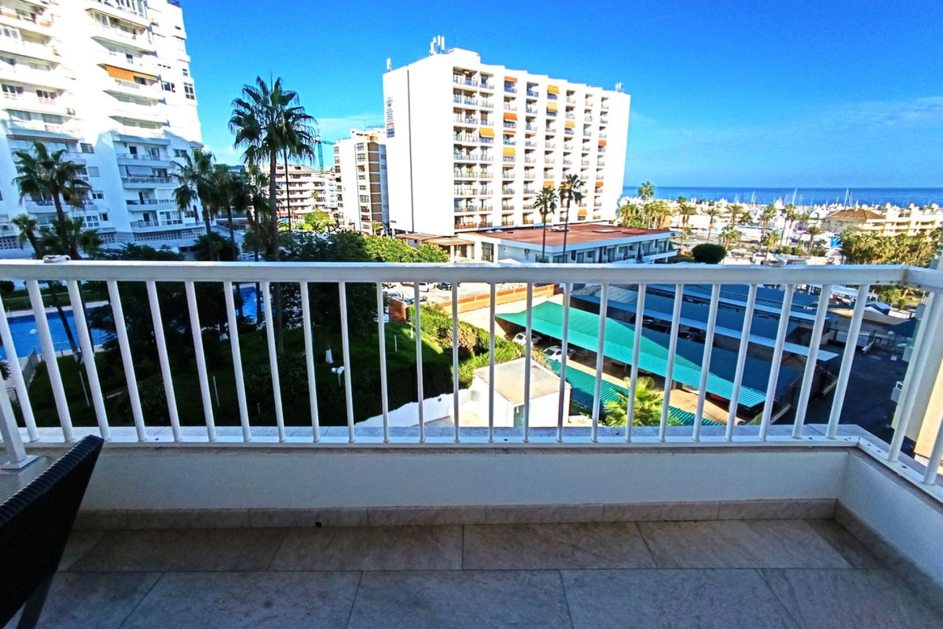 Resale - Apartment - Middle Floor Apartment - Benalmádena - Benalmadena Costa