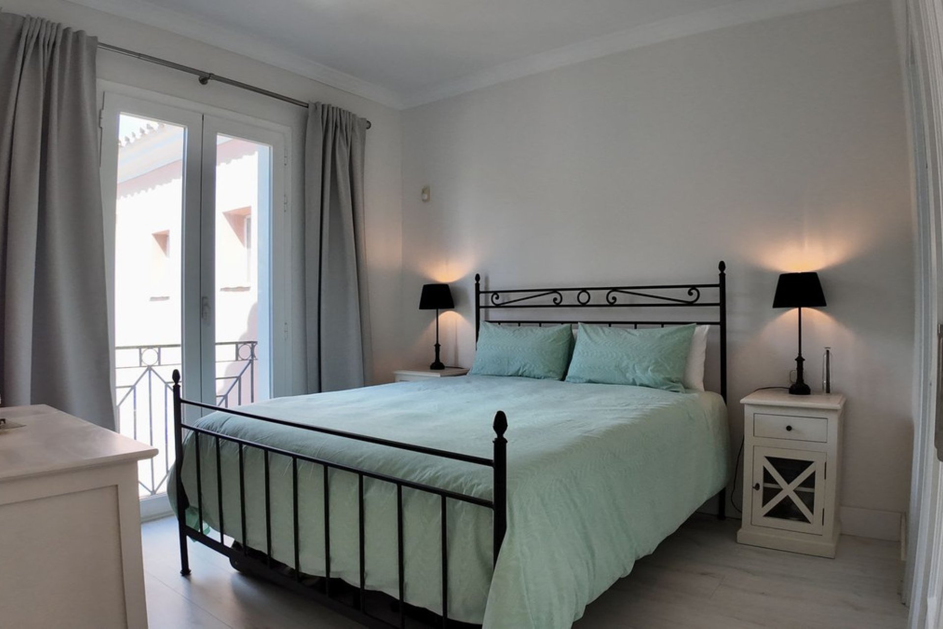 Resale - Apartment - Middle Floor Apartment - Casares - Casares Playa