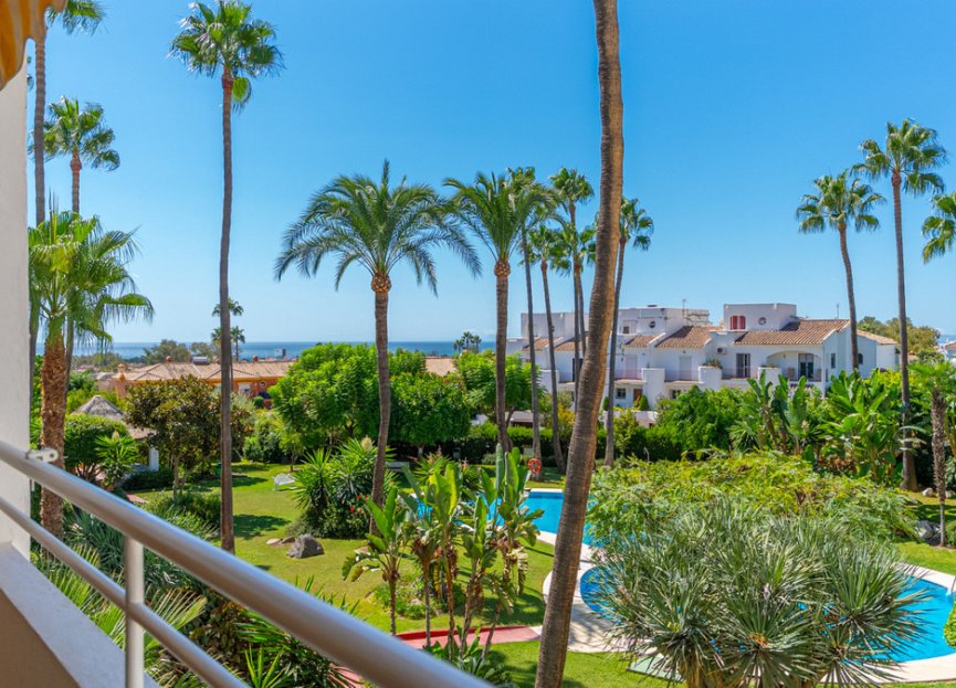 Resale - Apartment - Middle Floor Apartment - Estepona - Atalaya