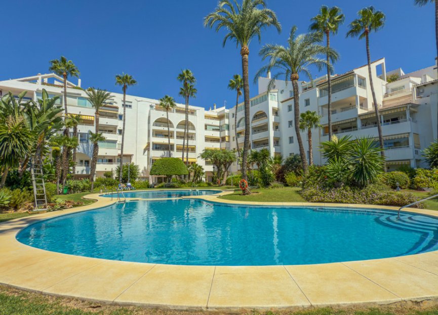 Resale - Apartment - Middle Floor Apartment - Estepona - Atalaya