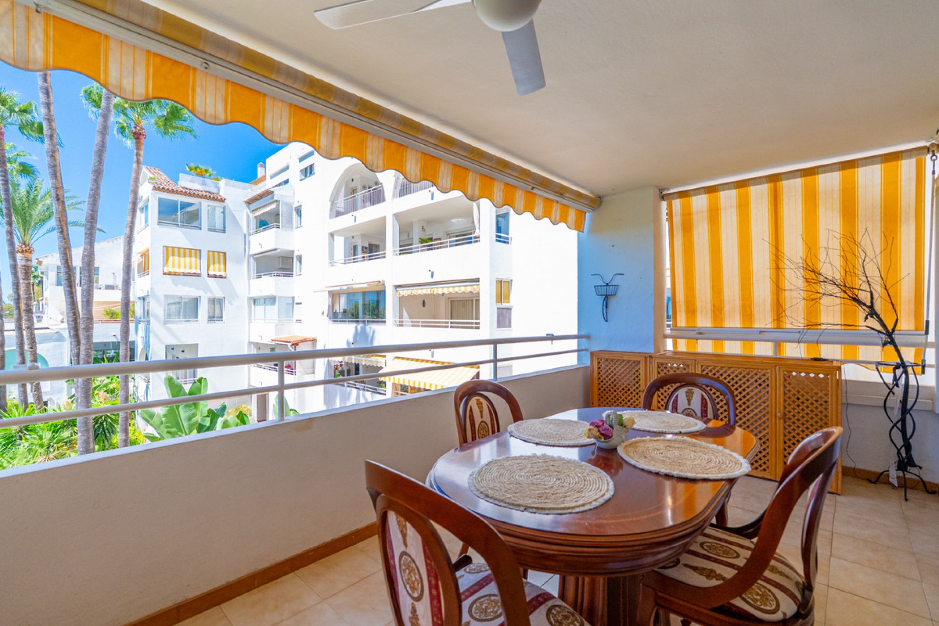 Resale - Apartment - Middle Floor Apartment - Estepona - Atalaya