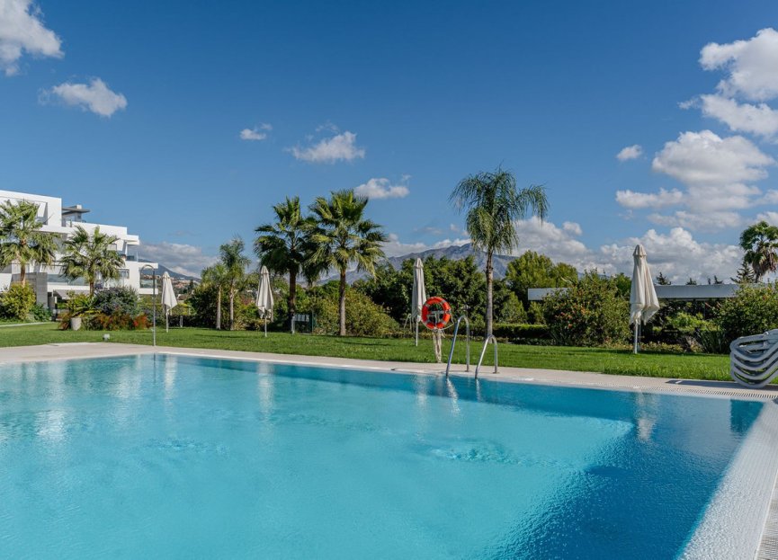 Resale - Apartment - Middle Floor Apartment - Estepona - Atalaya