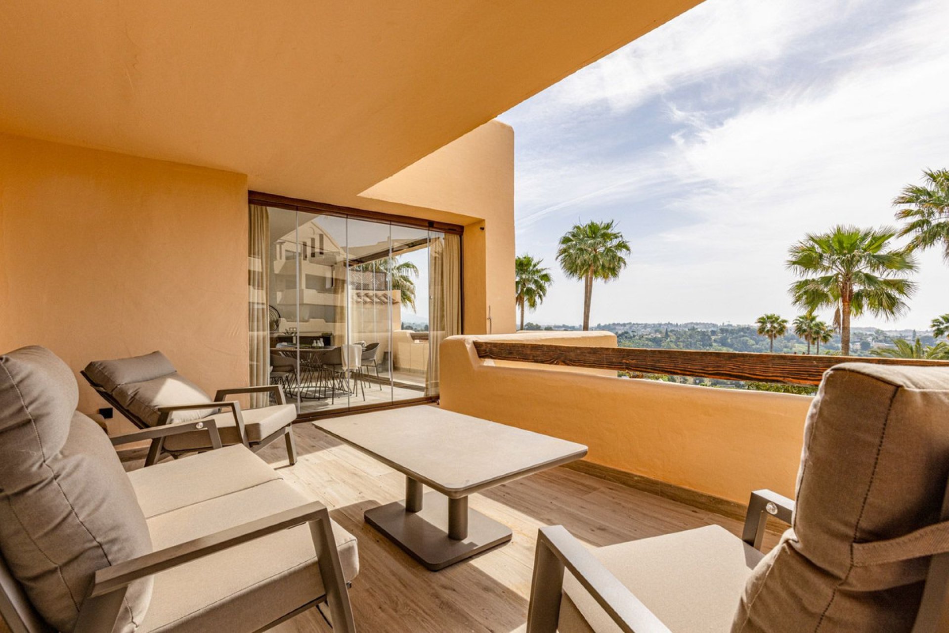 Resale - Apartment - Middle Floor Apartment - Estepona - Atalaya