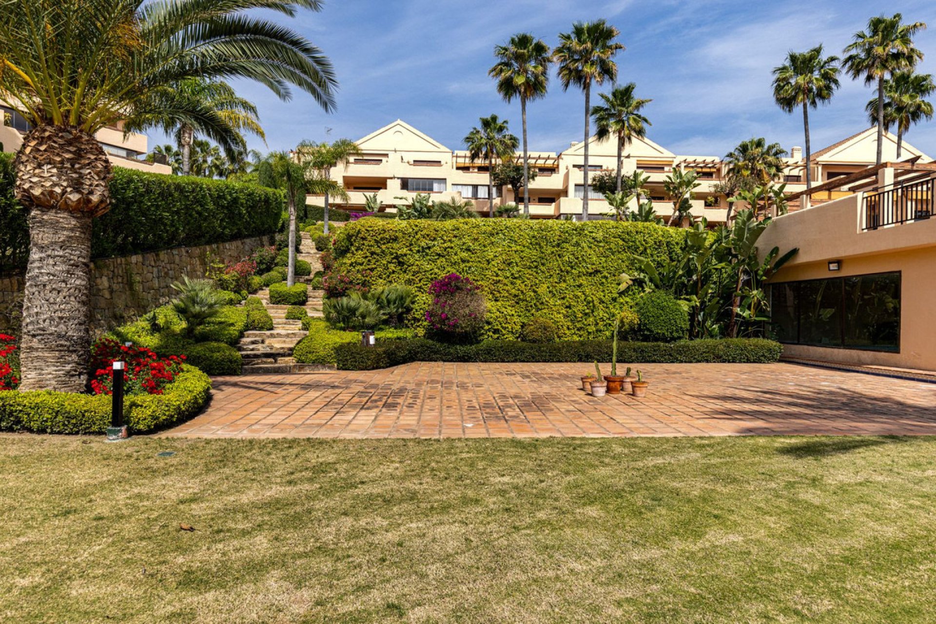 Resale - Apartment - Middle Floor Apartment - Estepona - Atalaya