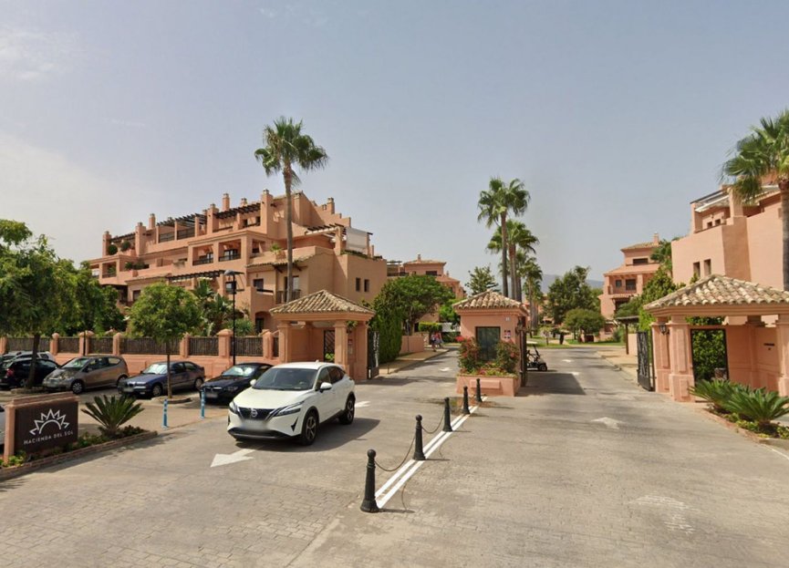 Resale - Apartment - Middle Floor Apartment - Estepona - Atalaya