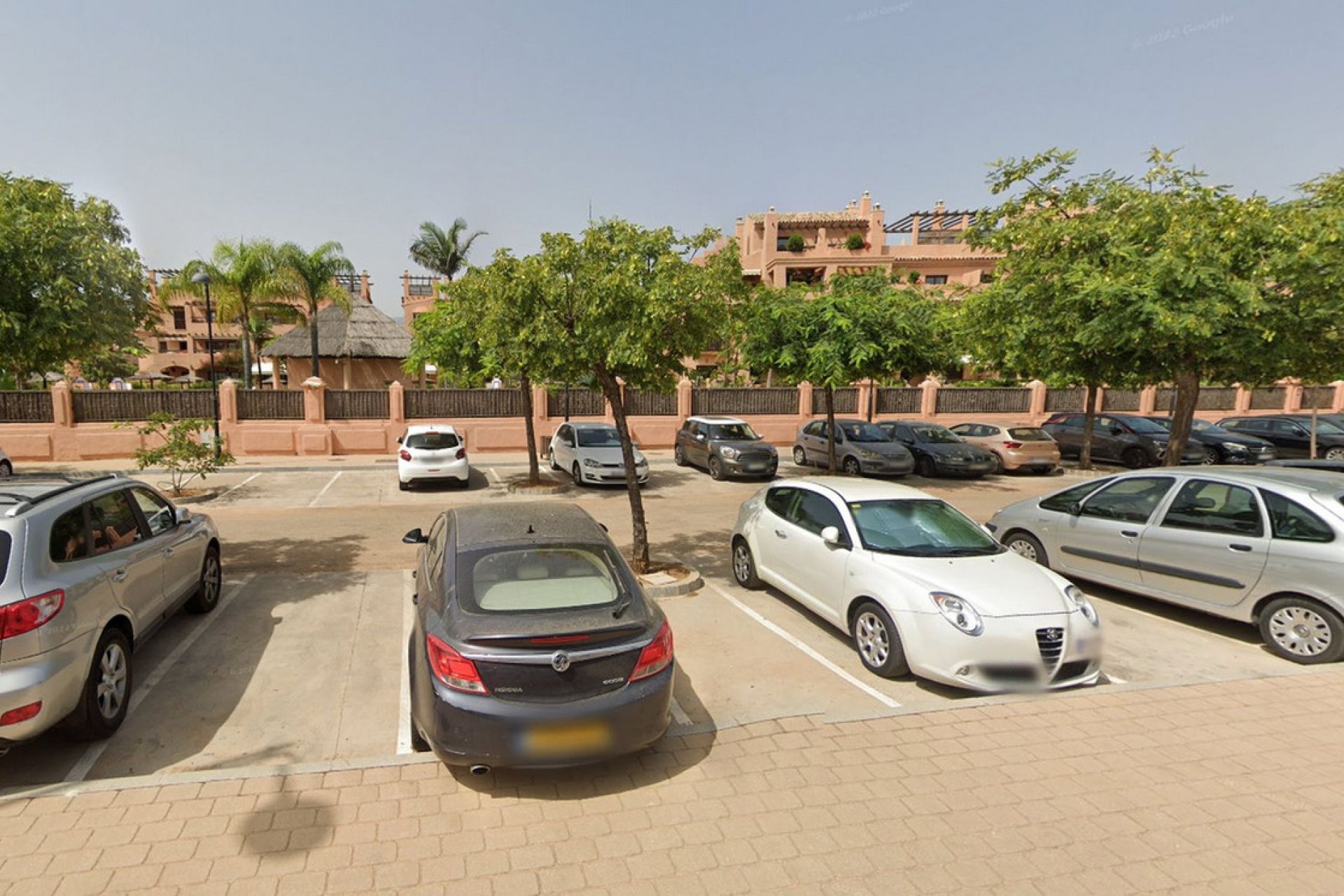 Resale - Apartment - Middle Floor Apartment - Estepona - Atalaya