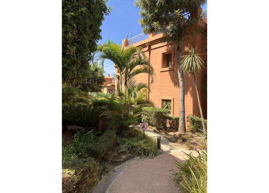 Resale - Apartment - Middle Floor Apartment - Estepona - Atalaya