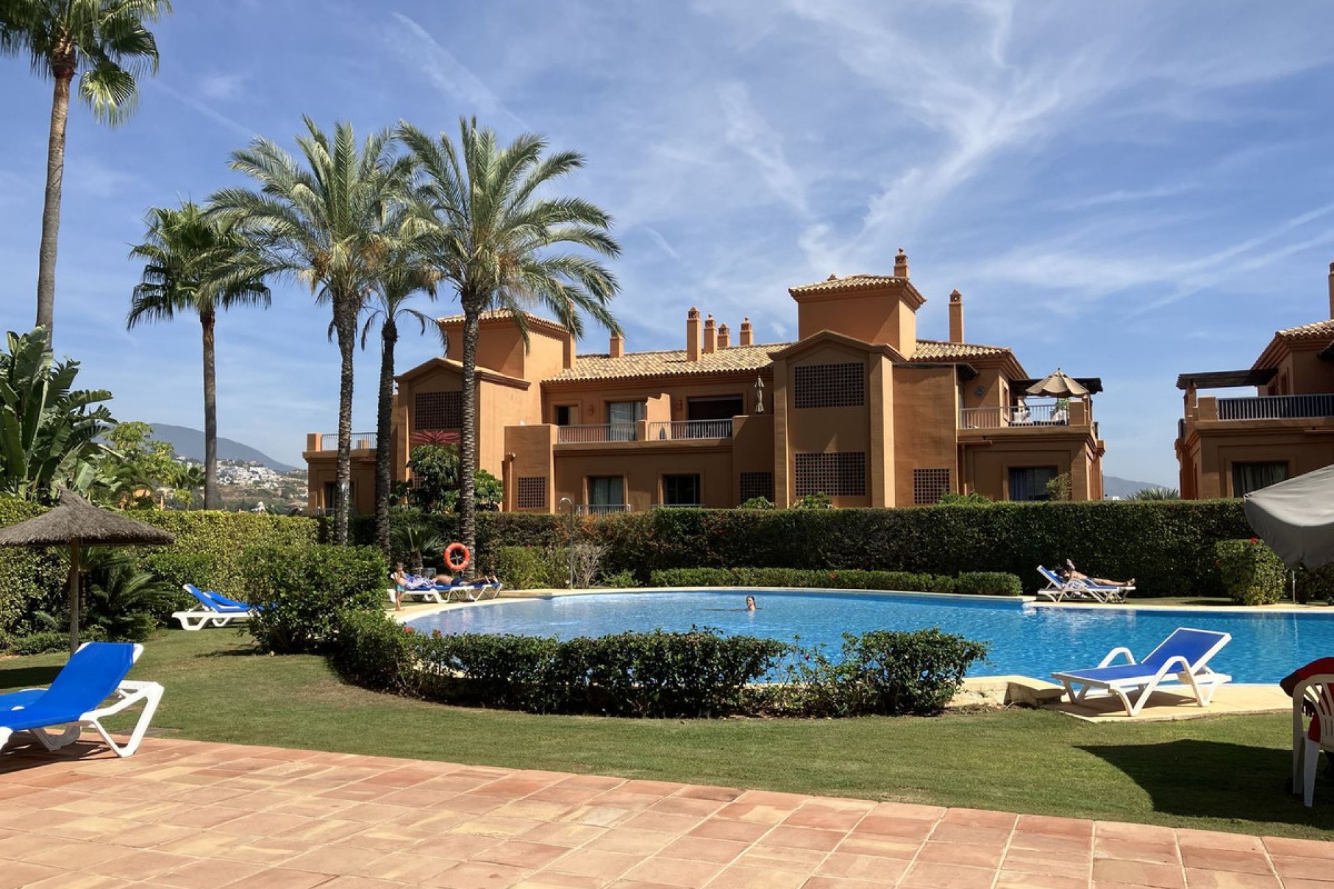 Resale - Apartment - Middle Floor Apartment - Estepona - Atalaya