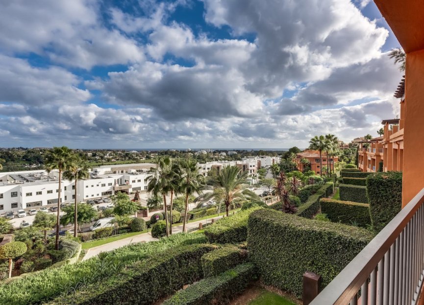 Resale - Apartment - Middle Floor Apartment - Estepona - Atalaya