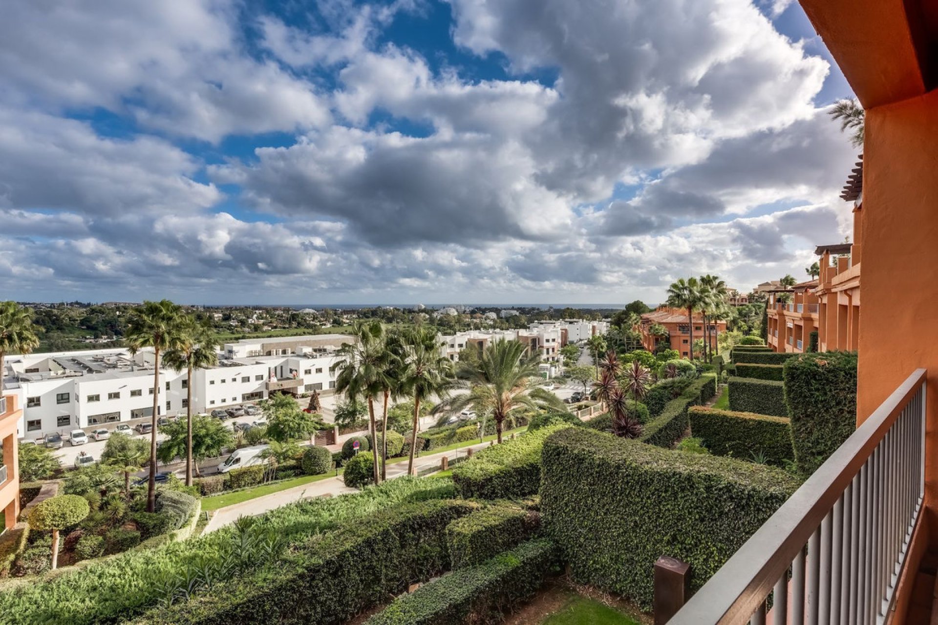 Resale - Apartment - Middle Floor Apartment - Estepona - Atalaya