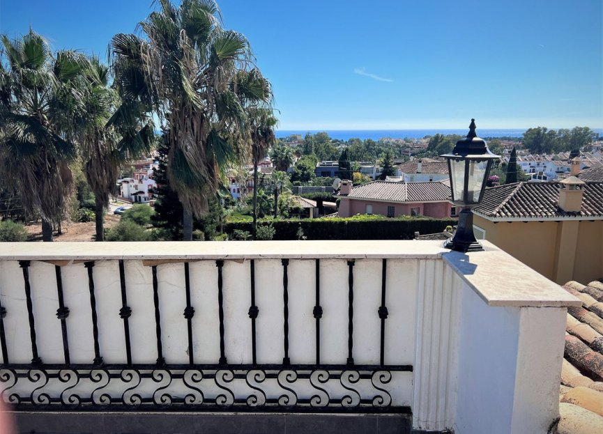 Resale - Apartment - Middle Floor Apartment - Estepona - Atalaya