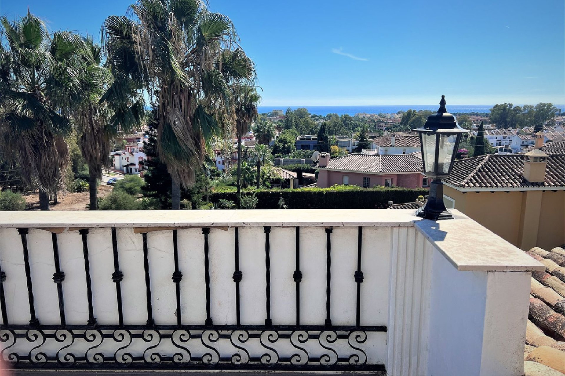 Resale - Apartment - Middle Floor Apartment - Estepona - Atalaya