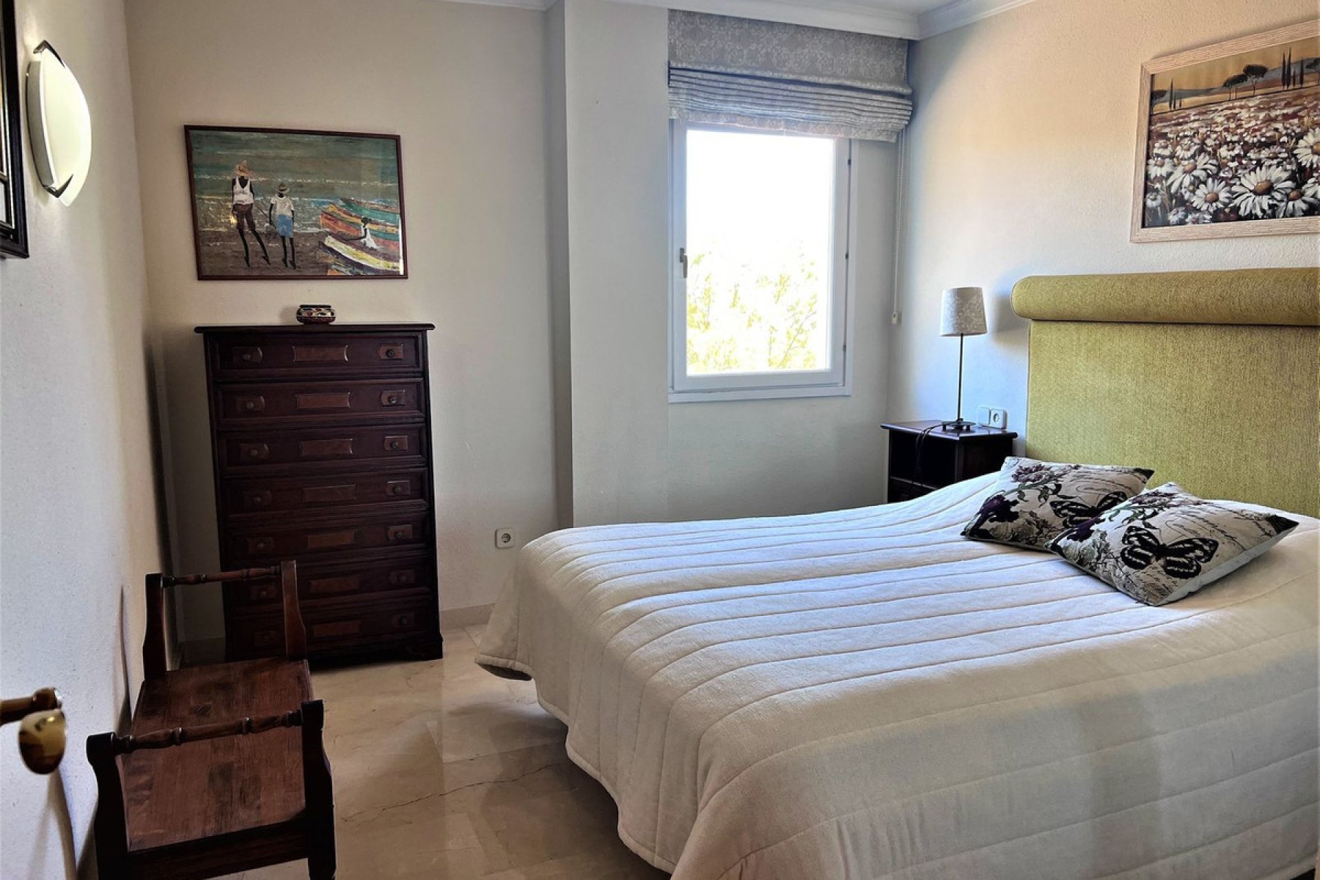 Resale - Apartment - Middle Floor Apartment - Estepona - Atalaya