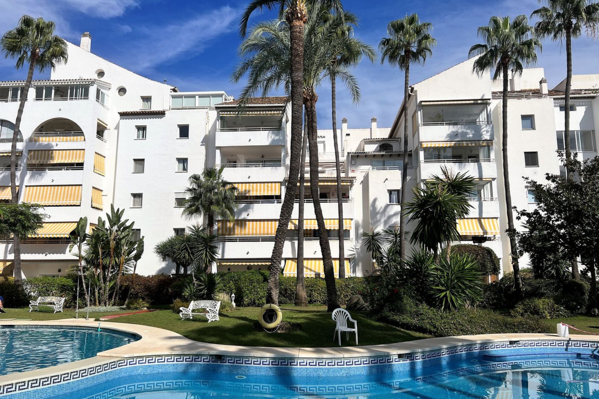 Resale - Apartment - Middle Floor Apartment - Estepona - Atalaya