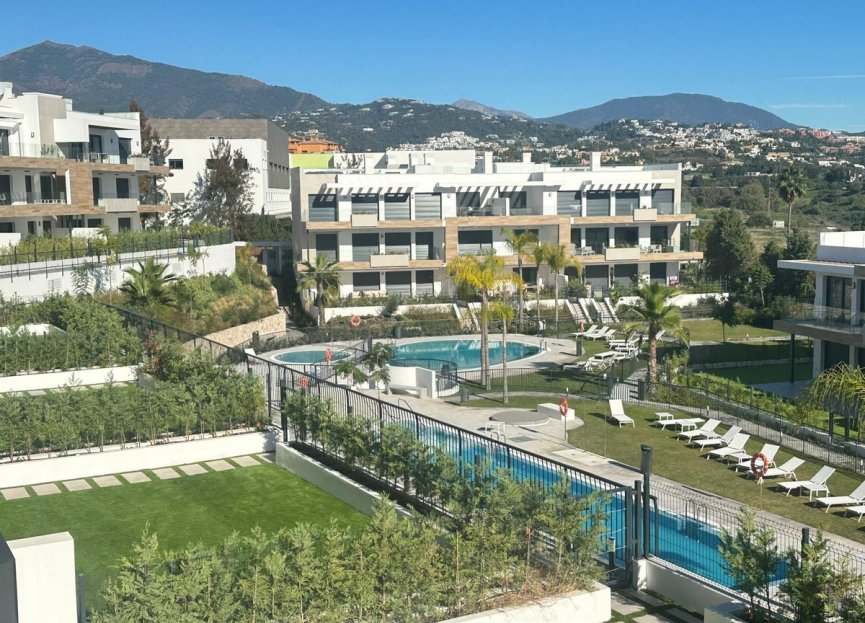 Resale - Apartment - Middle Floor Apartment - Estepona - Atalaya