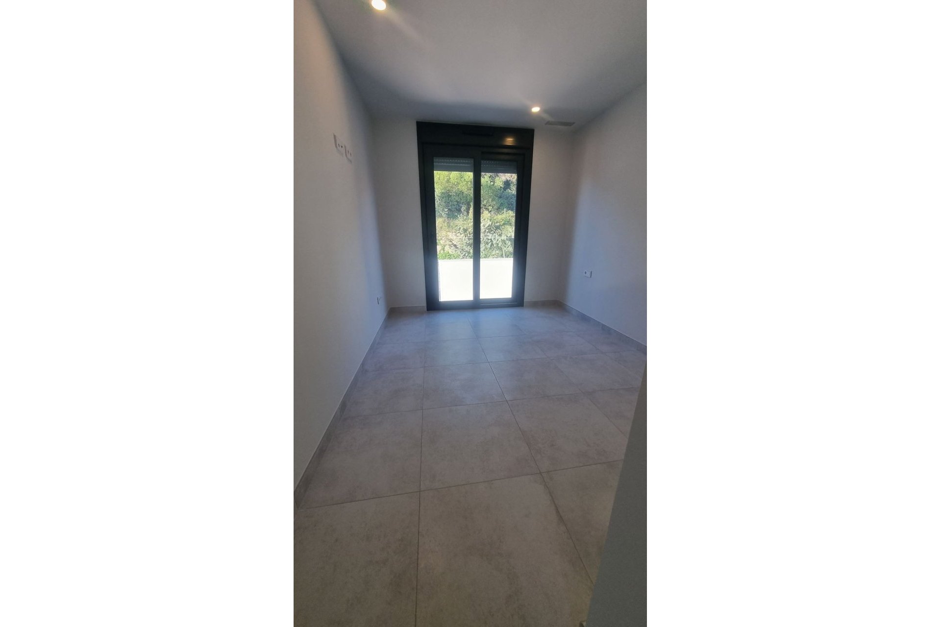 Resale - Apartment - Middle Floor Apartment - Estepona - Atalaya