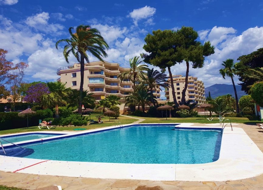 Resale - Apartment - Middle Floor Apartment - Estepona - Atalaya