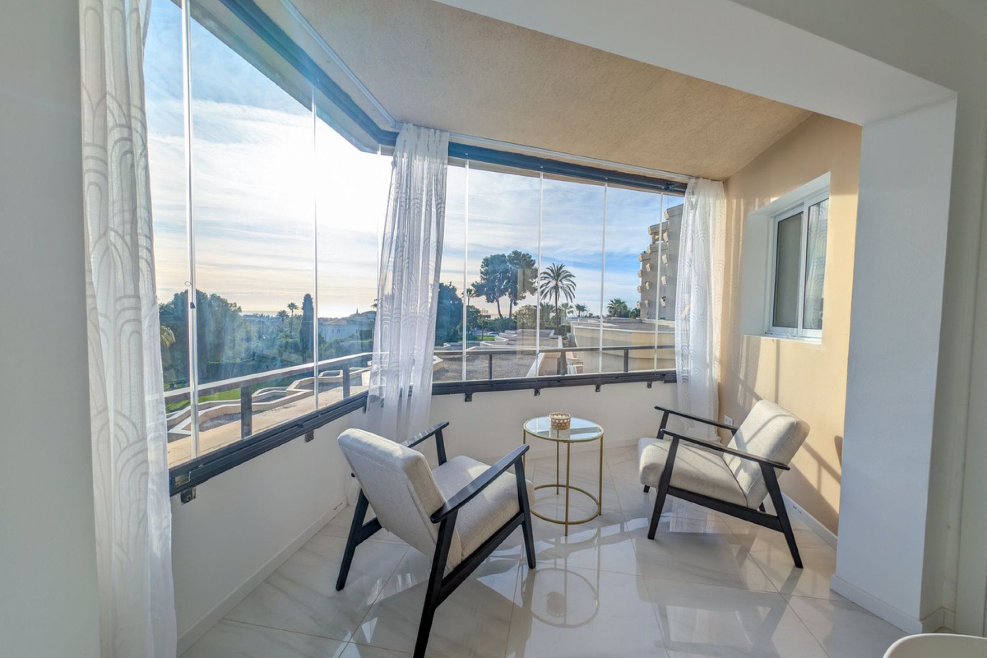 Resale - Apartment - Middle Floor Apartment - Estepona - Atalaya