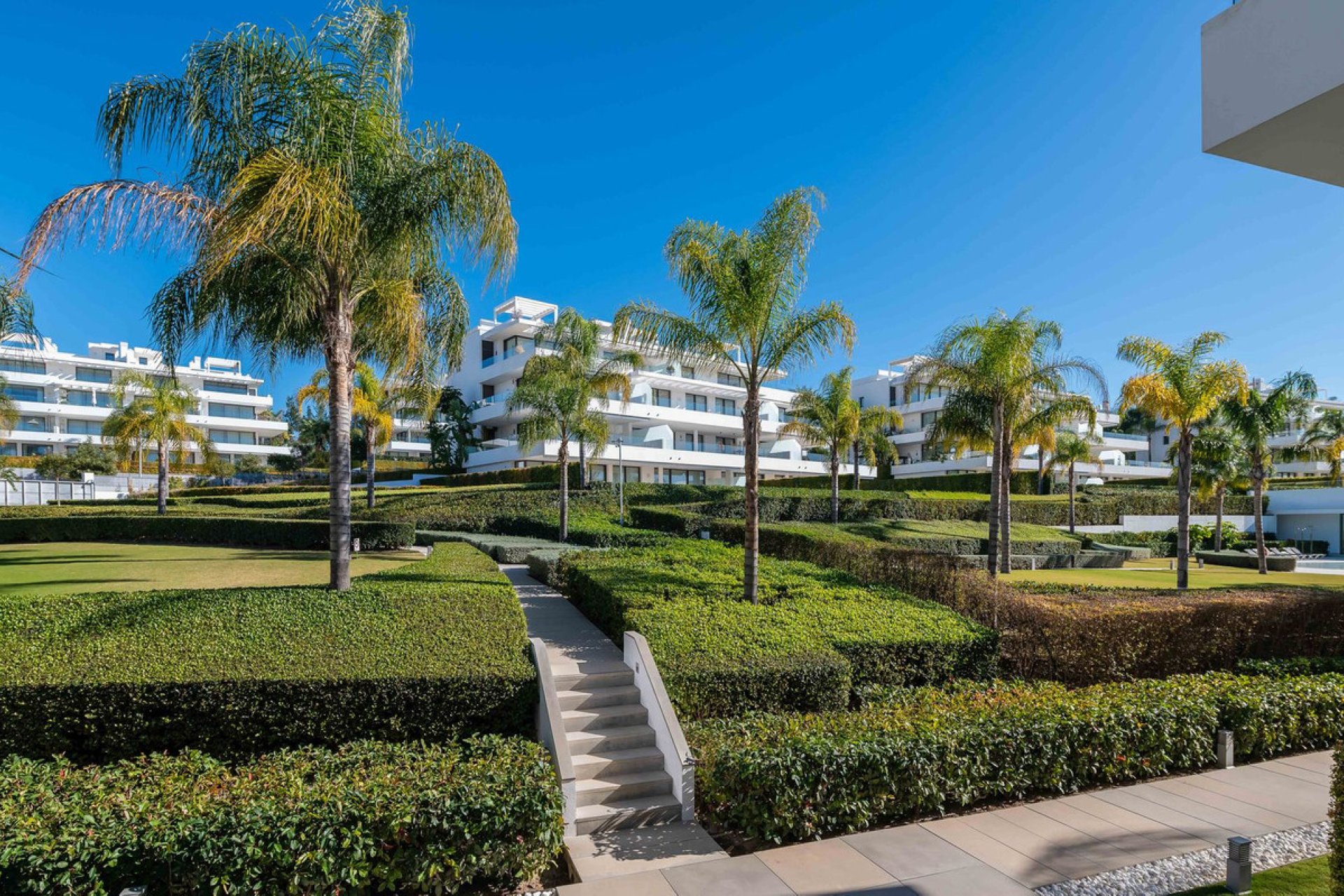 Resale - Apartment - Middle Floor Apartment - Estepona - Atalaya