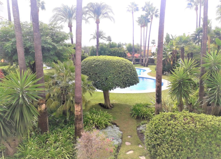 Resale - Apartment - Middle Floor Apartment - Estepona - Atalaya