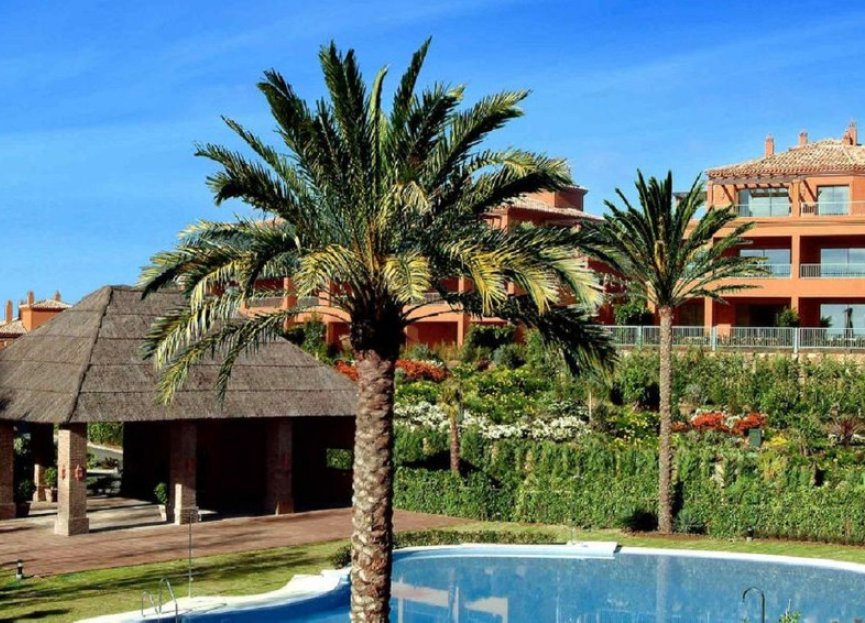 Resale - Apartment - Middle Floor Apartment - Estepona - Atalaya