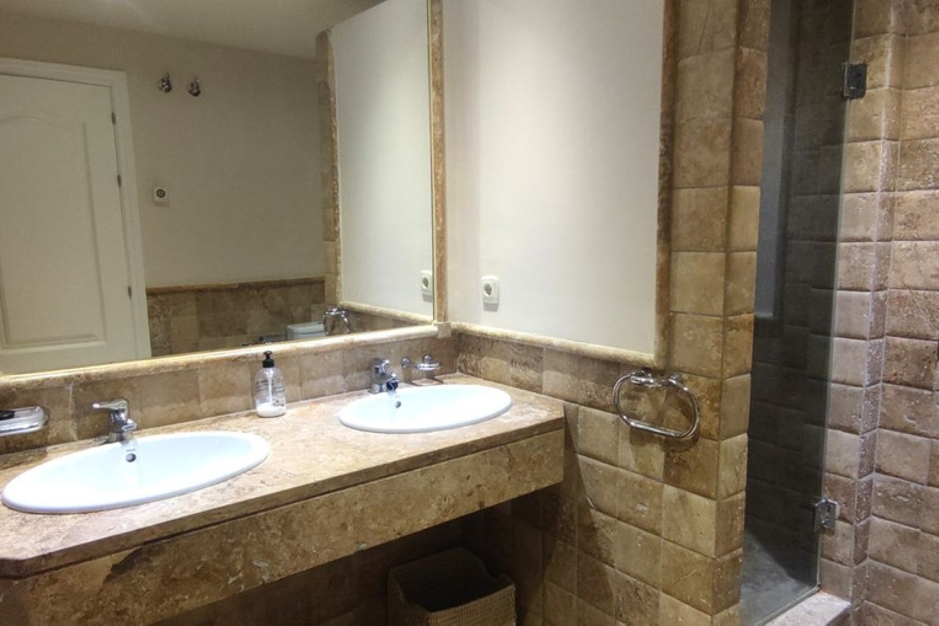 Resale - Apartment - Middle Floor Apartment - Estepona - Atalaya