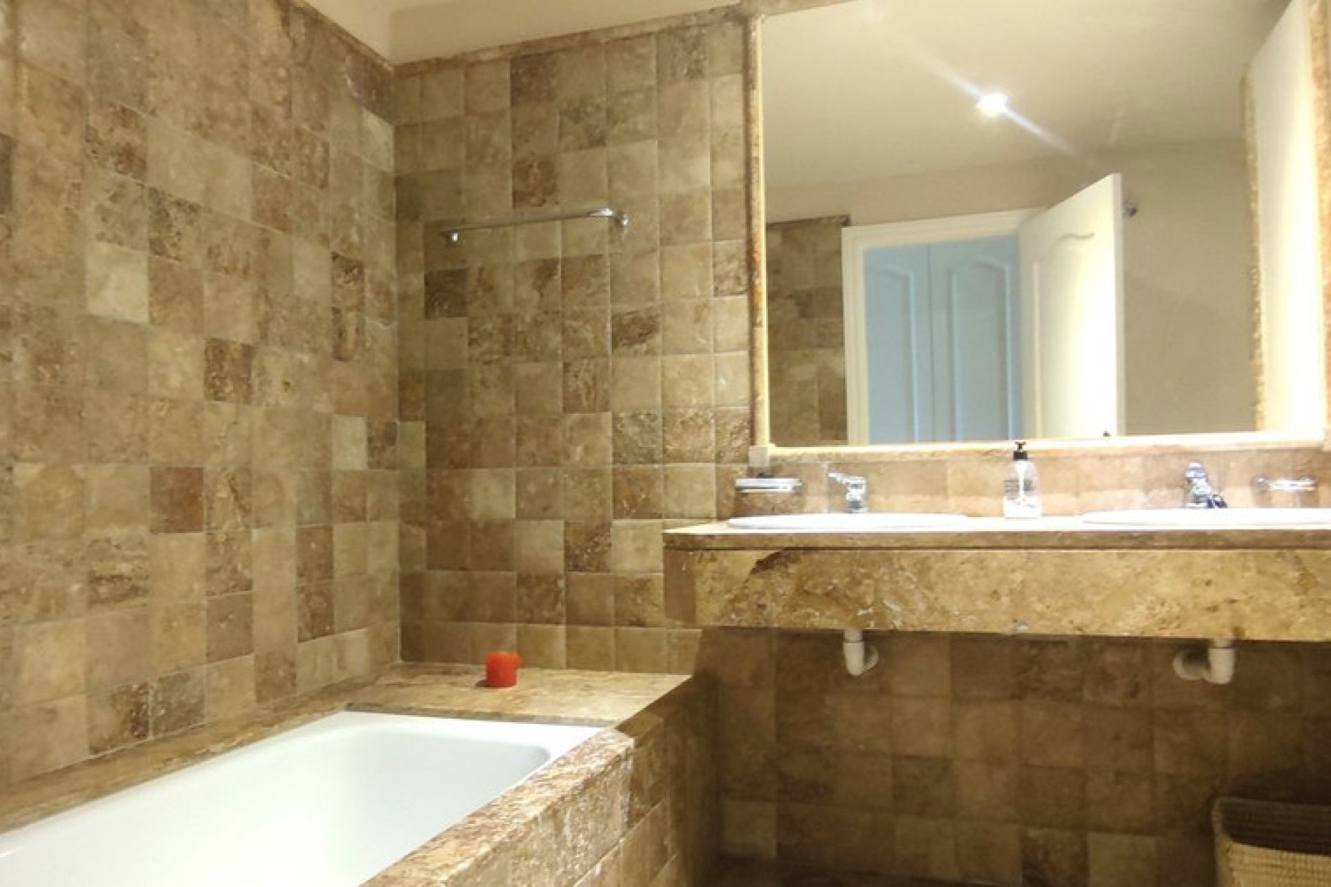 Resale - Apartment - Middle Floor Apartment - Estepona - Atalaya